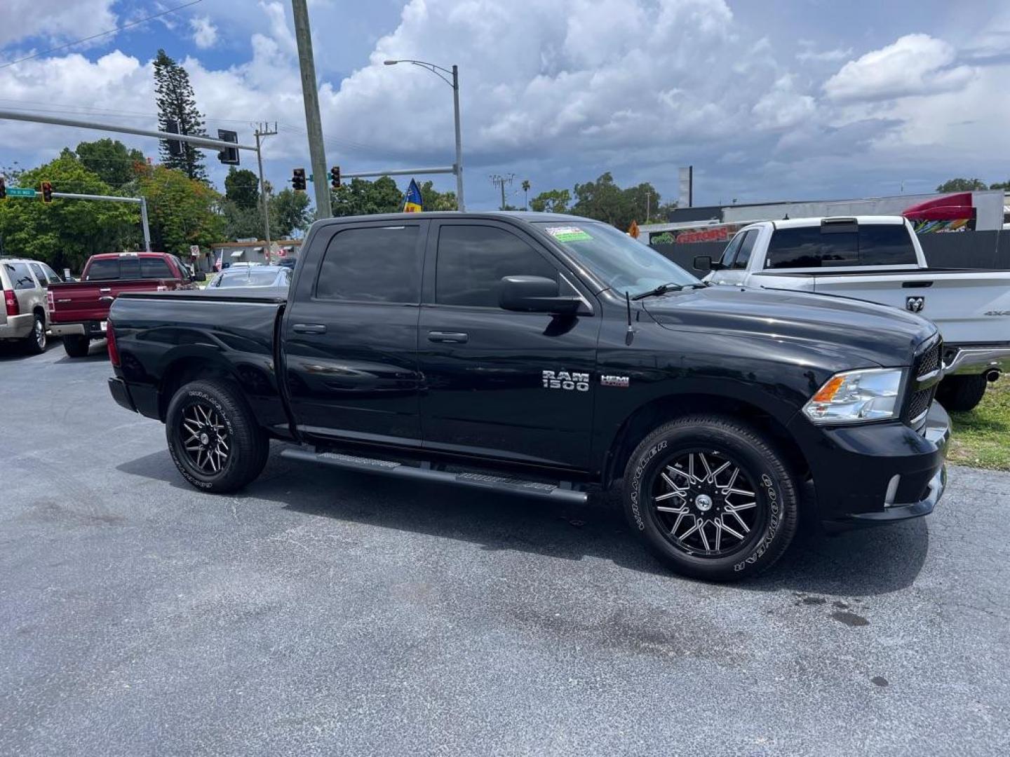 2018 BLACK RAM 1500 EXPRESS (1C6RR6KT0JS) with an 5.7L engine, Automatic transmission, located at 2929 9th St. West, Bradenton, 34205, (941) 242-2810, 27.473591, -82.570679 - Photo#19
