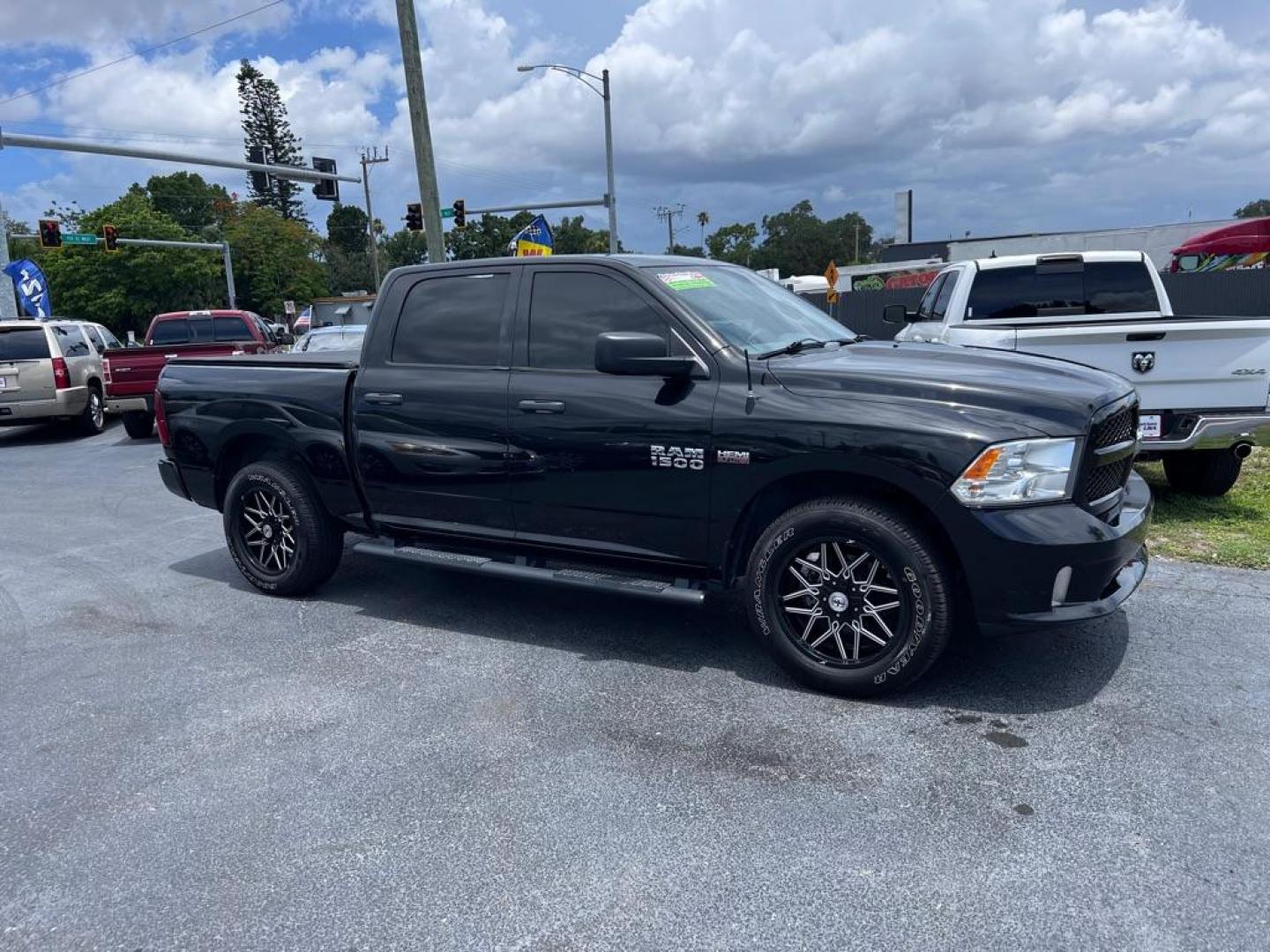 2018 BLACK RAM 1500 EXPRESS (1C6RR6KT0JS) with an 5.7L engine, Automatic transmission, located at 2929 9th St. West, Bradenton, 34205, (941) 242-2810, 27.473591, -82.570679 - Photo#2