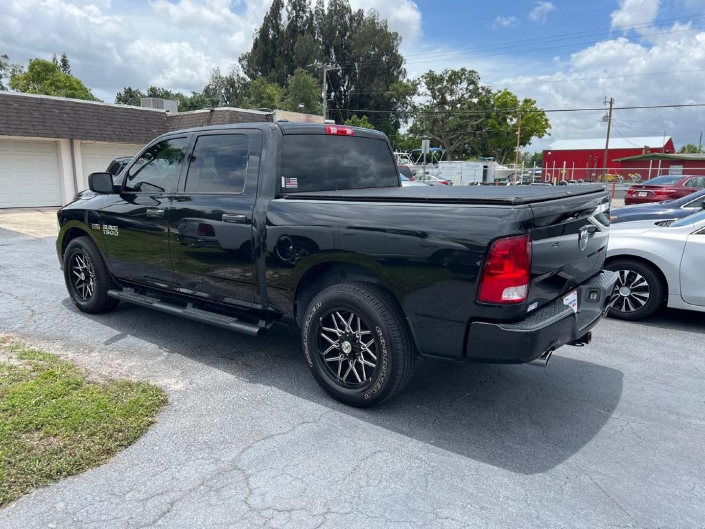 2018 BLACK RAM 1500 EXPRESS (1C6RR6KT0JS) with an 5.7L engine, Automatic transmission, located at 2929 9th St. West, Bradenton, 34205, (941) 242-2810, 27.473591, -82.570679 - Photo#5