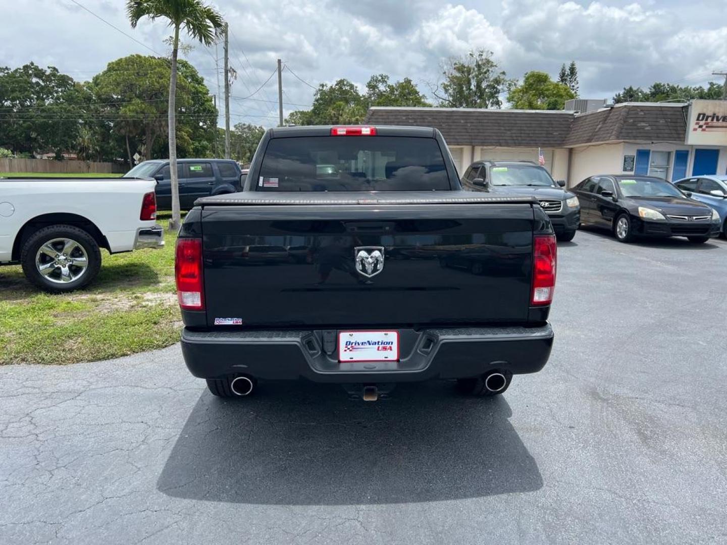 2018 BLACK RAM 1500 EXPRESS (1C6RR6KT0JS) with an 5.7L engine, Automatic transmission, located at 2929 9th St. West, Bradenton, 34205, (941) 242-2810, 27.473591, -82.570679 - Photo#6