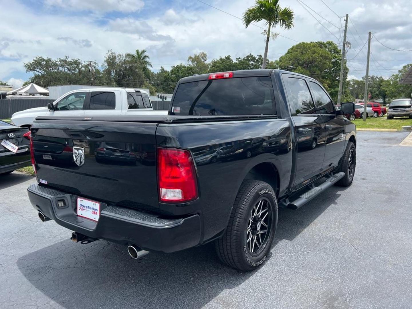2018 BLACK RAM 1500 EXPRESS (1C6RR6KT0JS) with an 5.7L engine, Automatic transmission, located at 2929 9th St. West, Bradenton, 34205, (941) 242-2810, 27.473591, -82.570679 - Photo#7