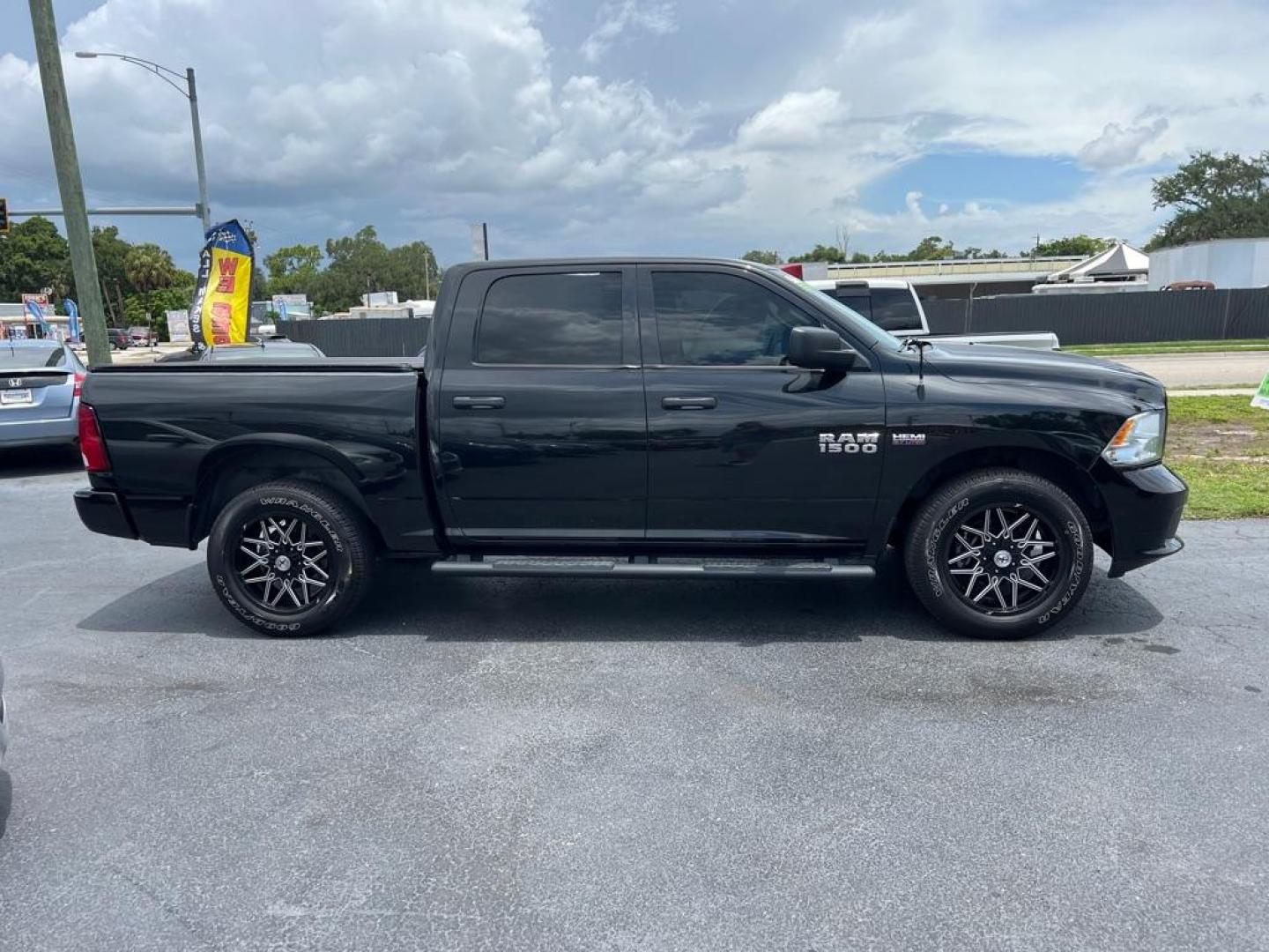 2018 BLACK RAM 1500 EXPRESS (1C6RR6KT0JS) with an 5.7L engine, Automatic transmission, located at 2929 9th St. West, Bradenton, 34205, (941) 242-2810, 27.473591, -82.570679 - Photo#8