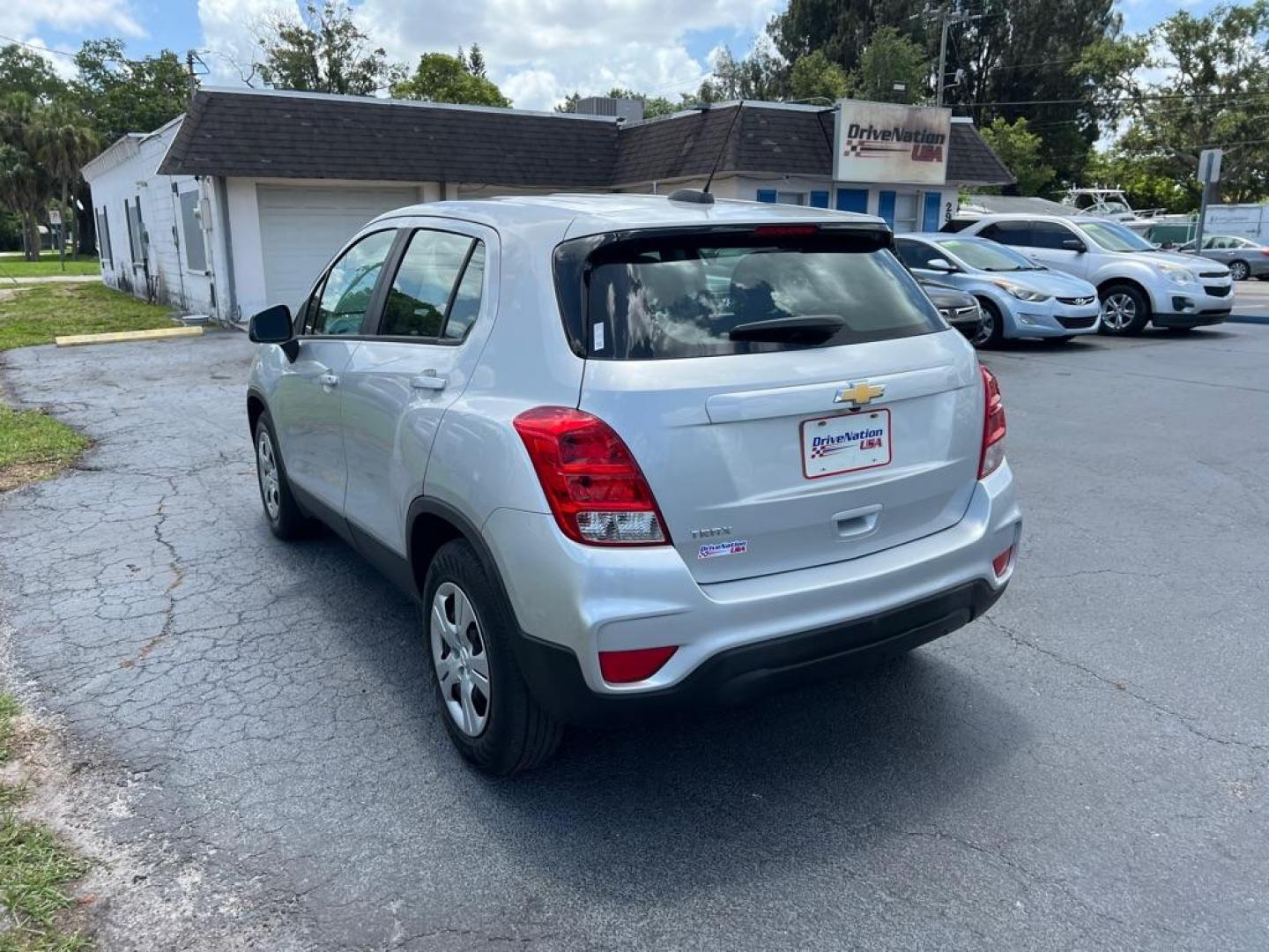 2017 SILVER CHEVROLET TRAX LS (KL7CJKSB6HB) with an 1.4L engine, Automatic transmission, located at 2929 9th St. West, Bradenton, 34205, (941) 242-2810, 27.473591, -82.570679 - Thanks for inquring into DriveNation USA! All vehicles listed can be viewed at www.drivenationusa.com for vehicle history reports and additonal info. We cannot quote any terms such as down payments or monthly payments without an application. You can apply directly at www.drivenationusa.com or by con - Photo#6