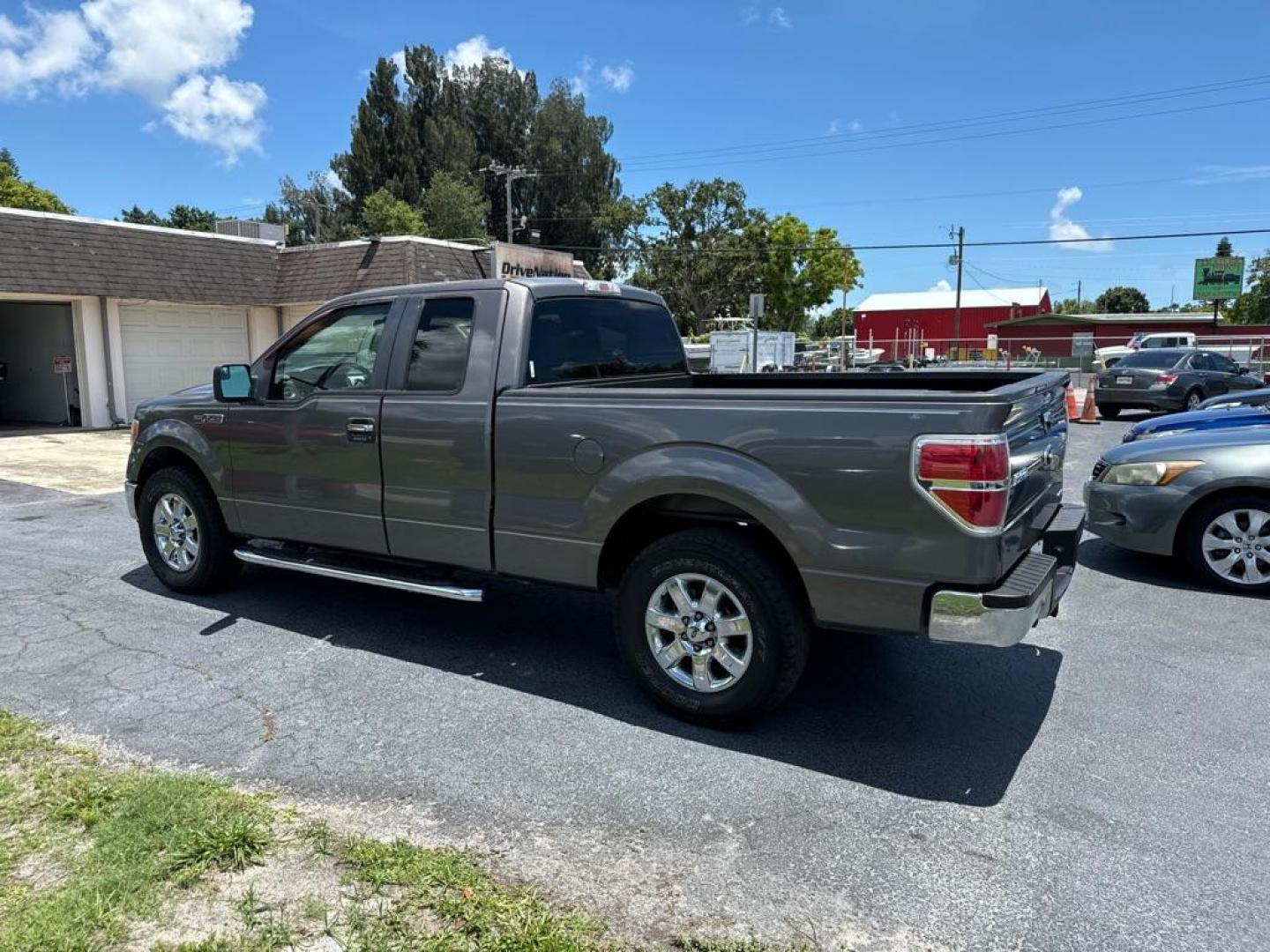 2014 GRAY FORD F150 SUPER CAB (1FTFX1CF8EK) with an 5.0L engine, Automatic transmission, located at 2929 9th St. West, Bradenton, 34205, (941) 242-2810, 27.473591, -82.570679 - Thanks for inquring into DriveNation USA! All vehicles listed can be viewed at www.drivenationusa.com for vehicle history reports and additonal info. We cannot quote any terms such as down payments or monthly payments without an application. You can apply directly at www.drivenationusa.com or by con - Photo#6