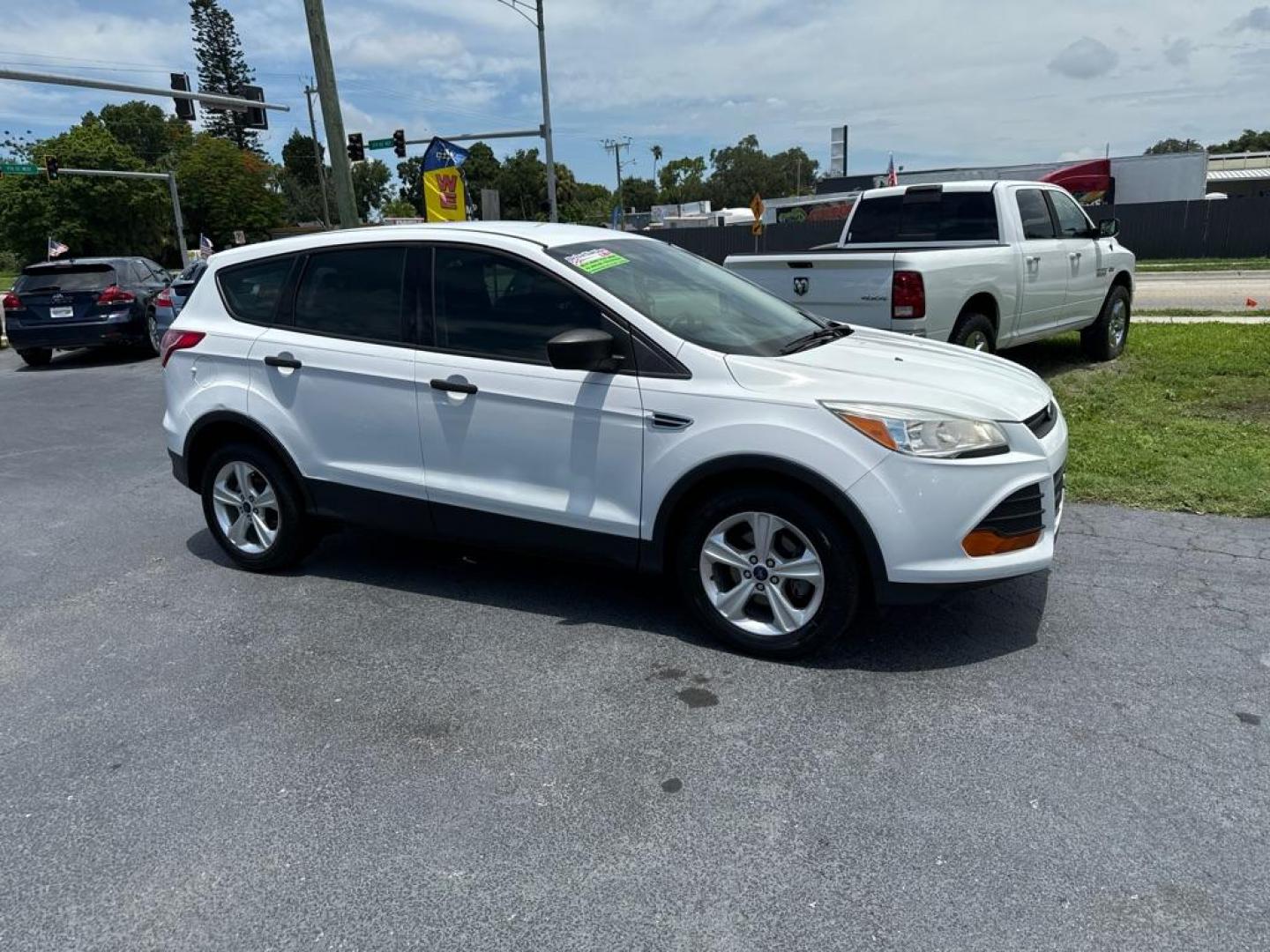 2015 WHITE FORD ESCAPE S (1FMCU0F75FU) with an 2.5L engine, Automatic transmission, located at 2929 9th St. West, Bradenton, 34205, (941) 242-2810, 27.473591, -82.570679 - Photo#1