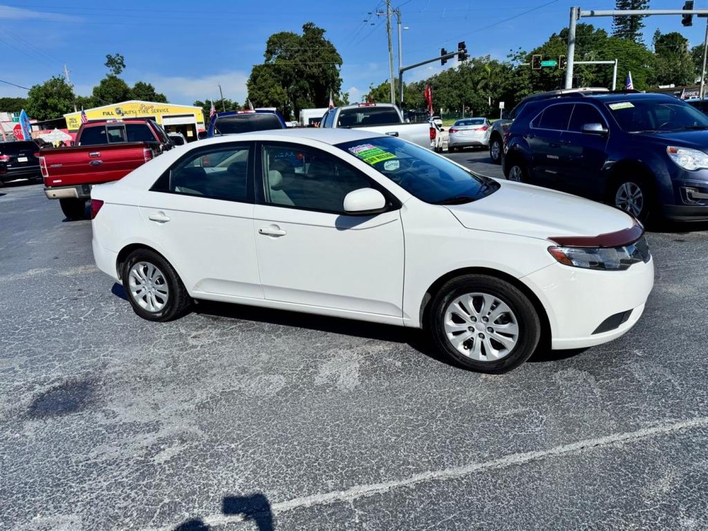 2012 WHITE KIA FORTE LX (KNAFT4A25C5) with an 2.0L engine, Automatic transmission, located at 2929 9th St. West, Bradenton, 34205, (941) 242-2810, 27.473591, -82.570679 - Photo#1