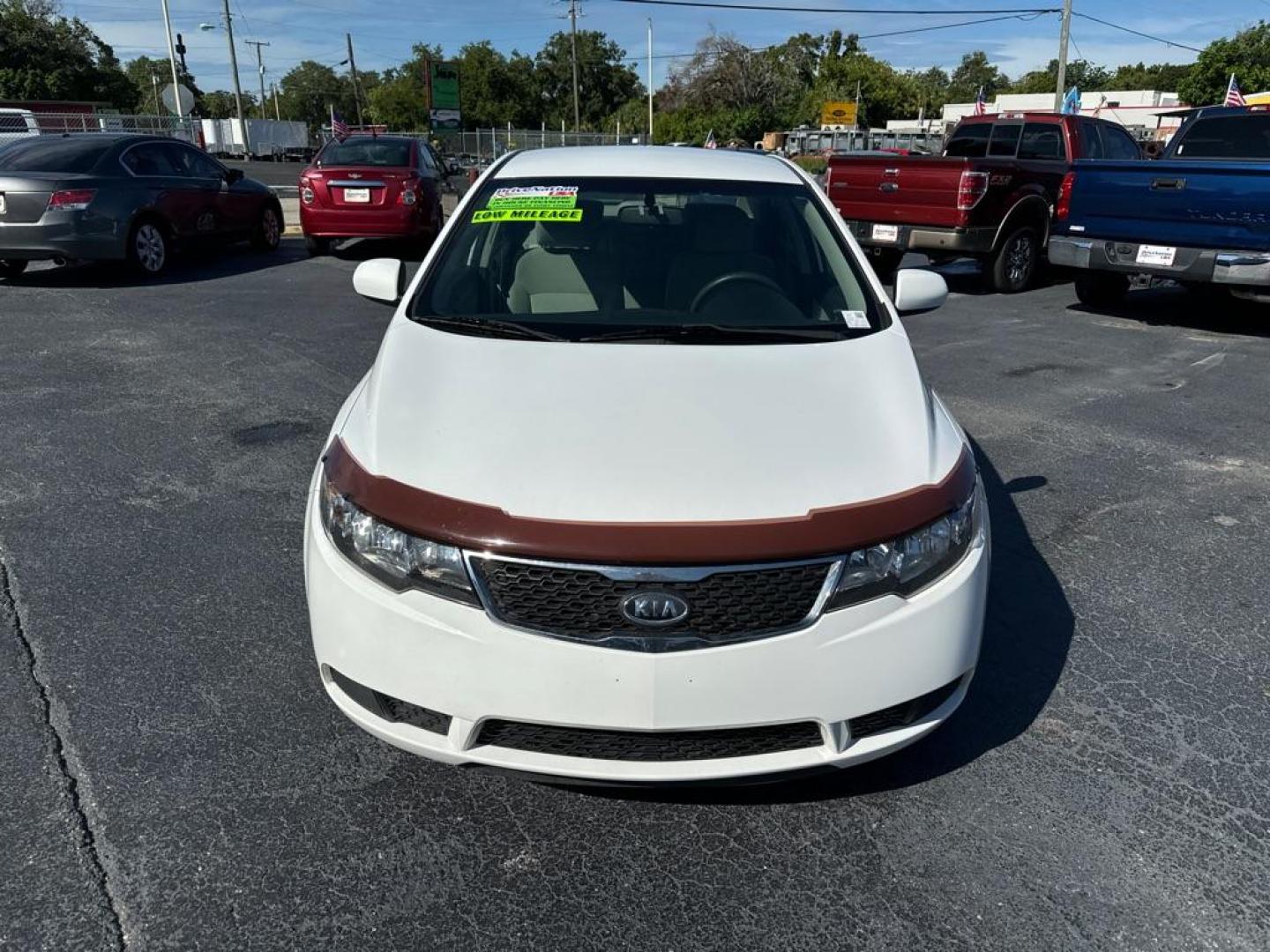 2012 WHITE KIA FORTE LX (KNAFT4A25C5) with an 2.0L engine, Automatic transmission, located at 2929 9th St. West, Bradenton, 34205, (941) 242-2810, 27.473591, -82.570679 - Photo#2