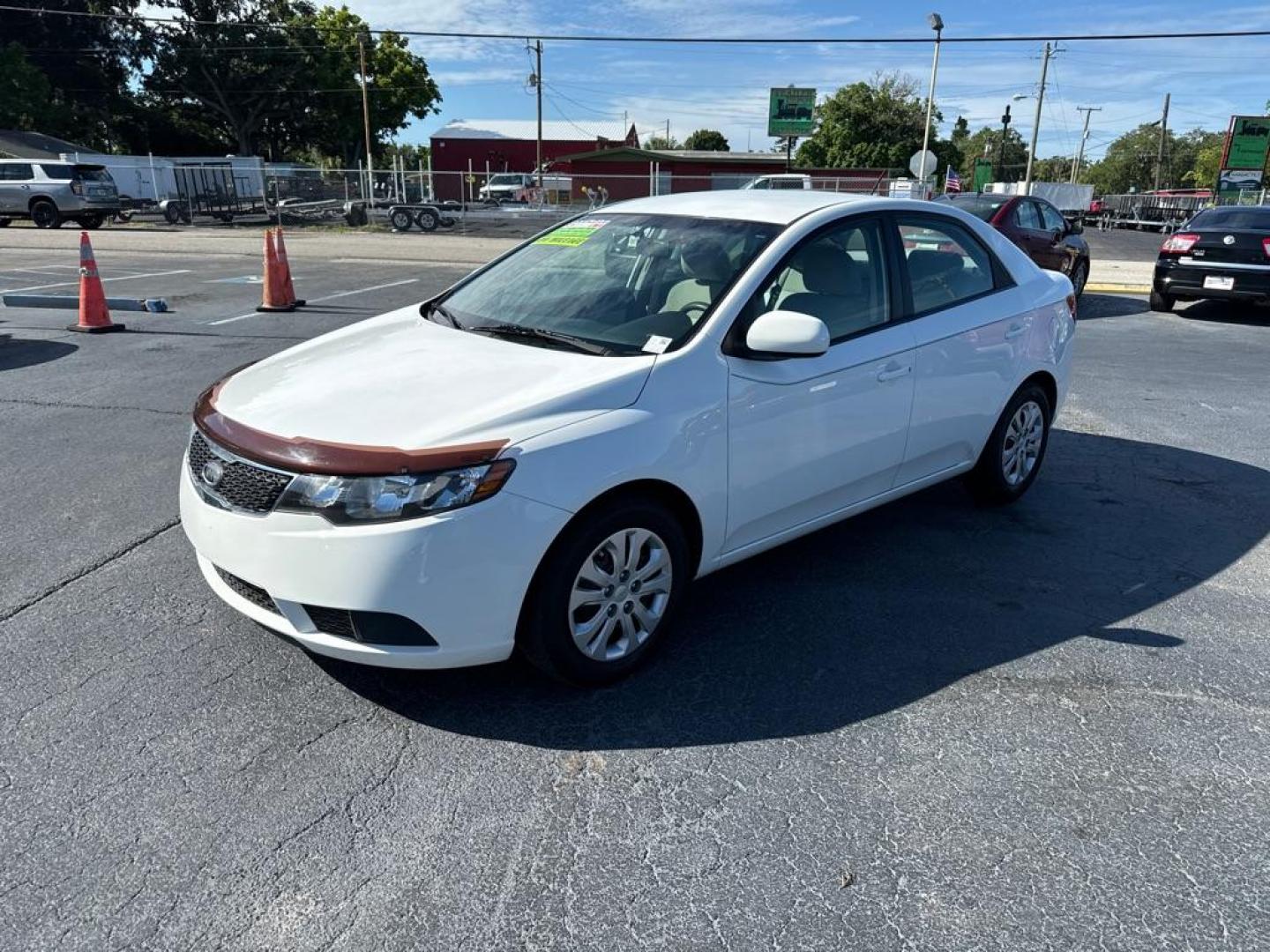 2012 WHITE KIA FORTE LX (KNAFT4A25C5) with an 2.0L engine, Automatic transmission, located at 2929 9th St. West, Bradenton, 34205, (941) 242-2810, 27.473591, -82.570679 - Photo#3