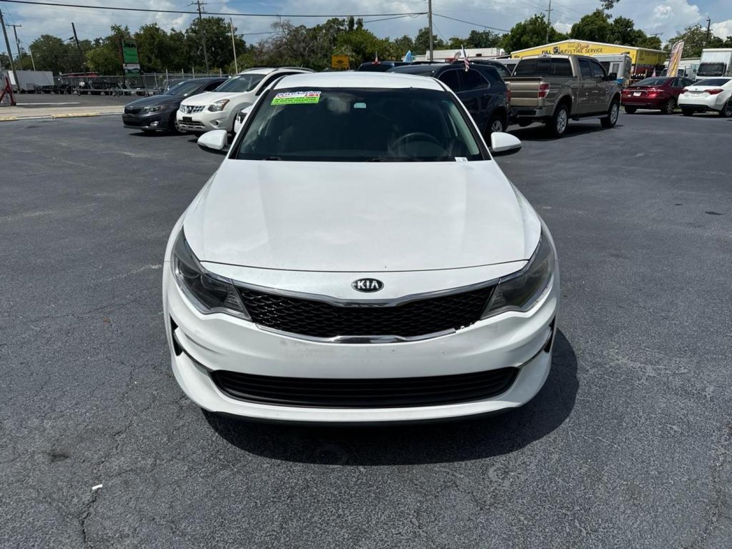 2016 WHITE KIA OPTIMA LX (5XXGT4L34GG) with an 2.4L engine, Automatic transmission, located at 2929 9th St. West, Bradenton, 34205, (941) 242-2810, 27.473591, -82.570679 - Photo#2