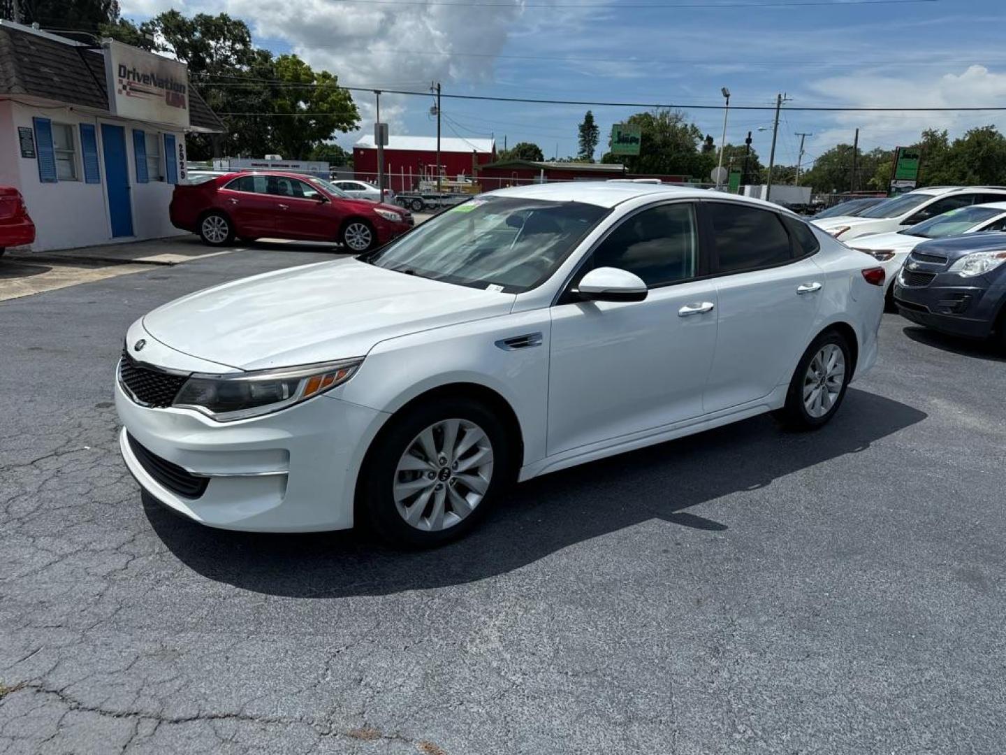 2016 WHITE KIA OPTIMA LX (5XXGT4L34GG) with an 2.4L engine, Automatic transmission, located at 2929 9th St. West, Bradenton, 34205, (941) 242-2810, 27.473591, -82.570679 - Photo#3
