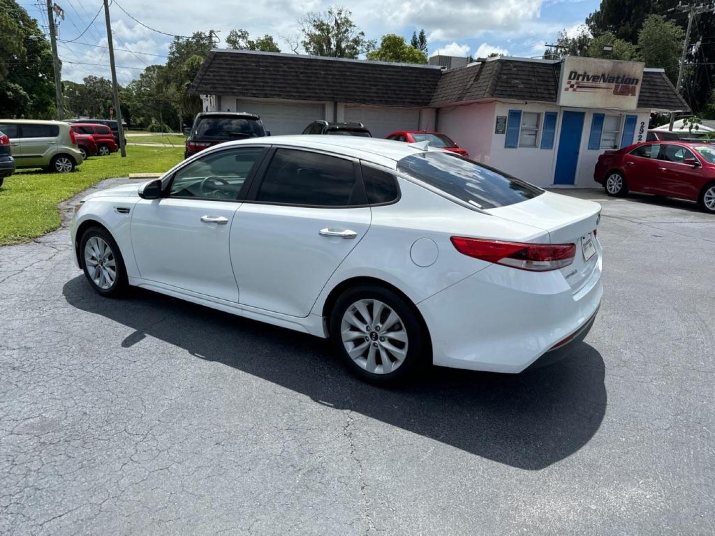 2016 WHITE KIA OPTIMA LX (5XXGT4L34GG) with an 2.4L engine, Automatic transmission, located at 2929 9th St. West, Bradenton, 34205, (941) 242-2810, 27.473591, -82.570679 - Photo#4
