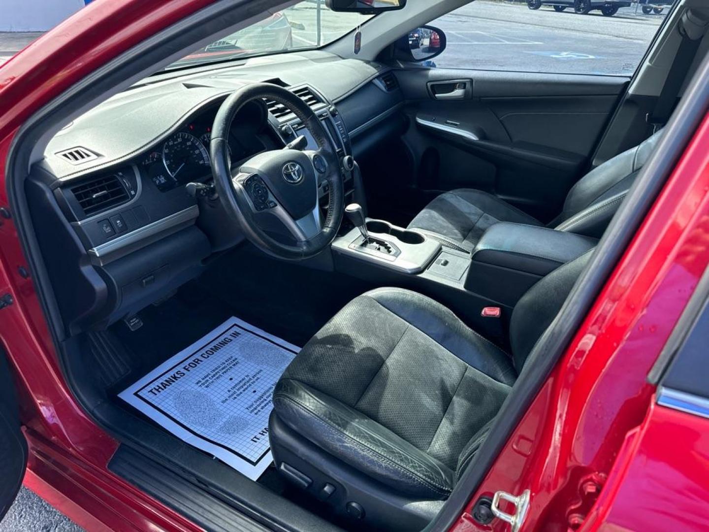 2014 RED TOYOTA CAMRY SE (4T1BF1FK6EU) with an 2.5L engine, Automatic transmission, located at 2929 9th St. West, Bradenton, 34205, (941) 242-2810, 27.473591, -82.570679 - Photo#9