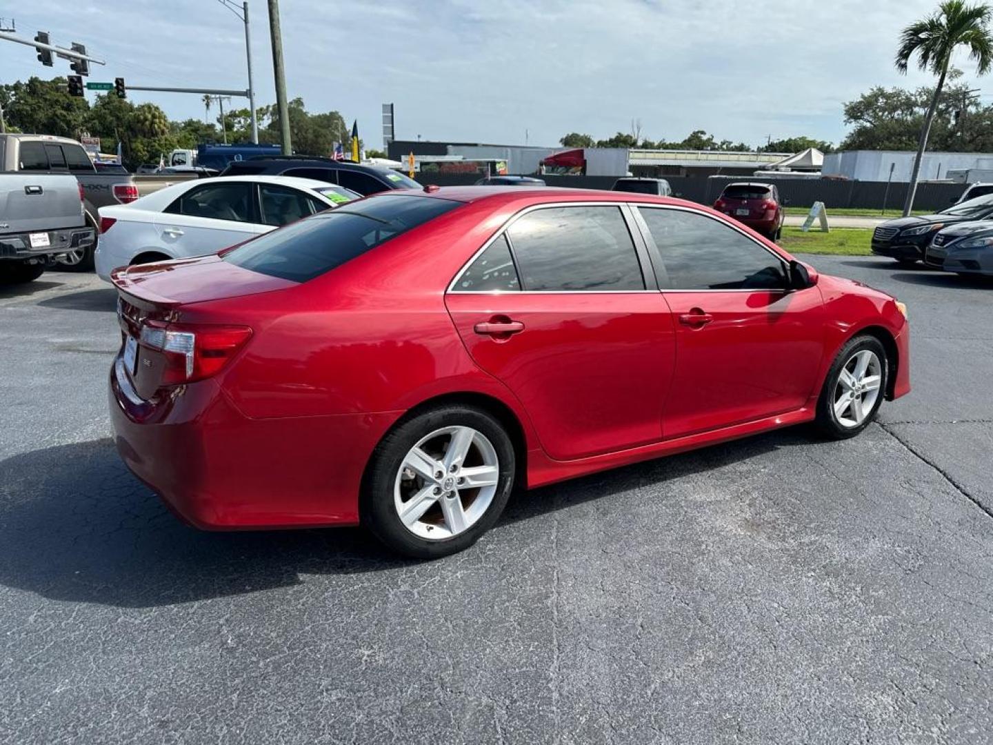2014 RED TOYOTA CAMRY SE (4T1BF1FK6EU) with an 2.5L engine, Automatic transmission, located at 2929 9th St. West, Bradenton, 34205, (941) 242-2810, 27.473591, -82.570679 - Photo#7
