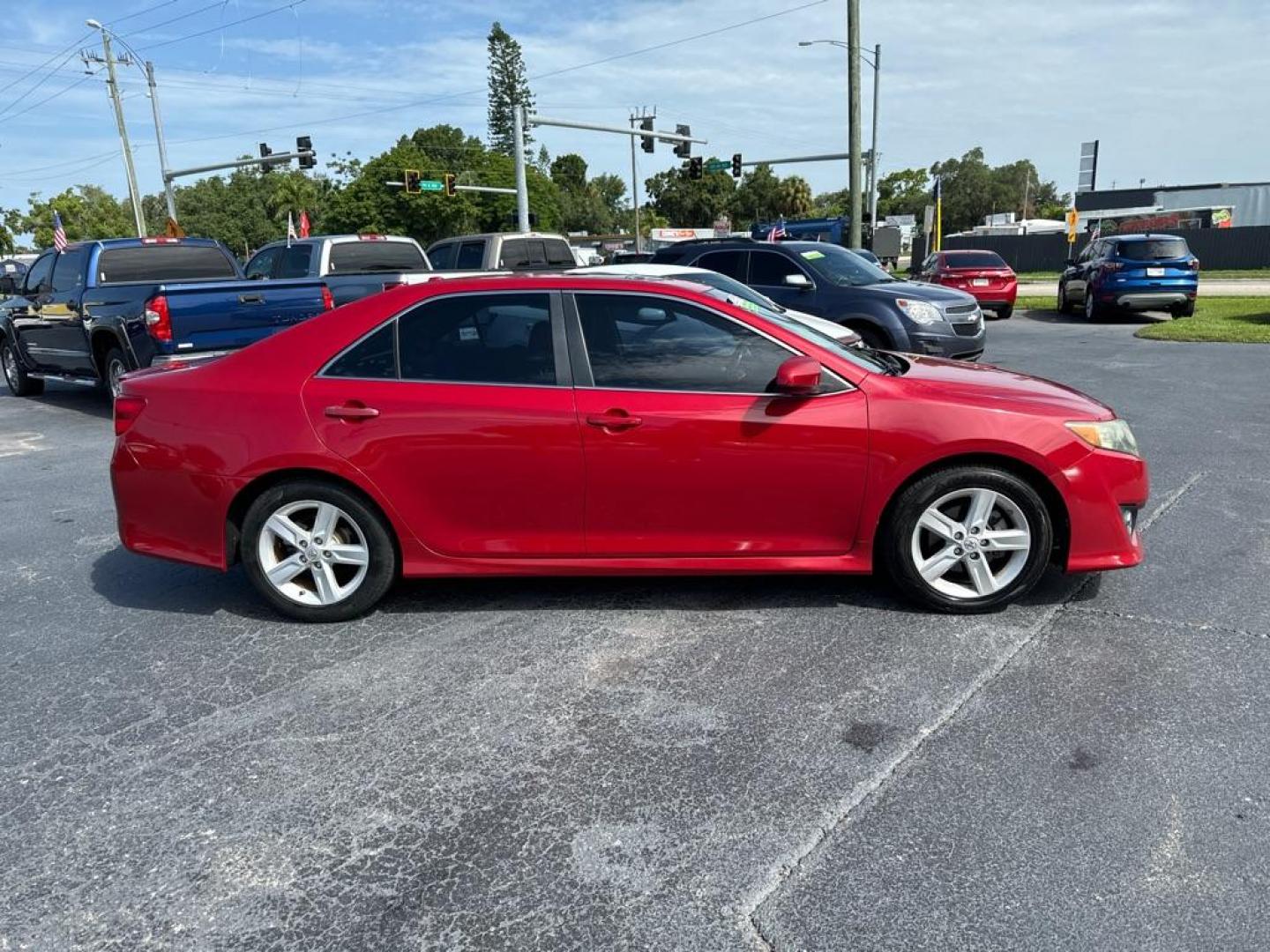 2014 RED TOYOTA CAMRY SE (4T1BF1FK6EU) with an 2.5L engine, Automatic transmission, located at 2929 9th St. West, Bradenton, 34205, (941) 242-2810, 27.473591, -82.570679 - Photo#8