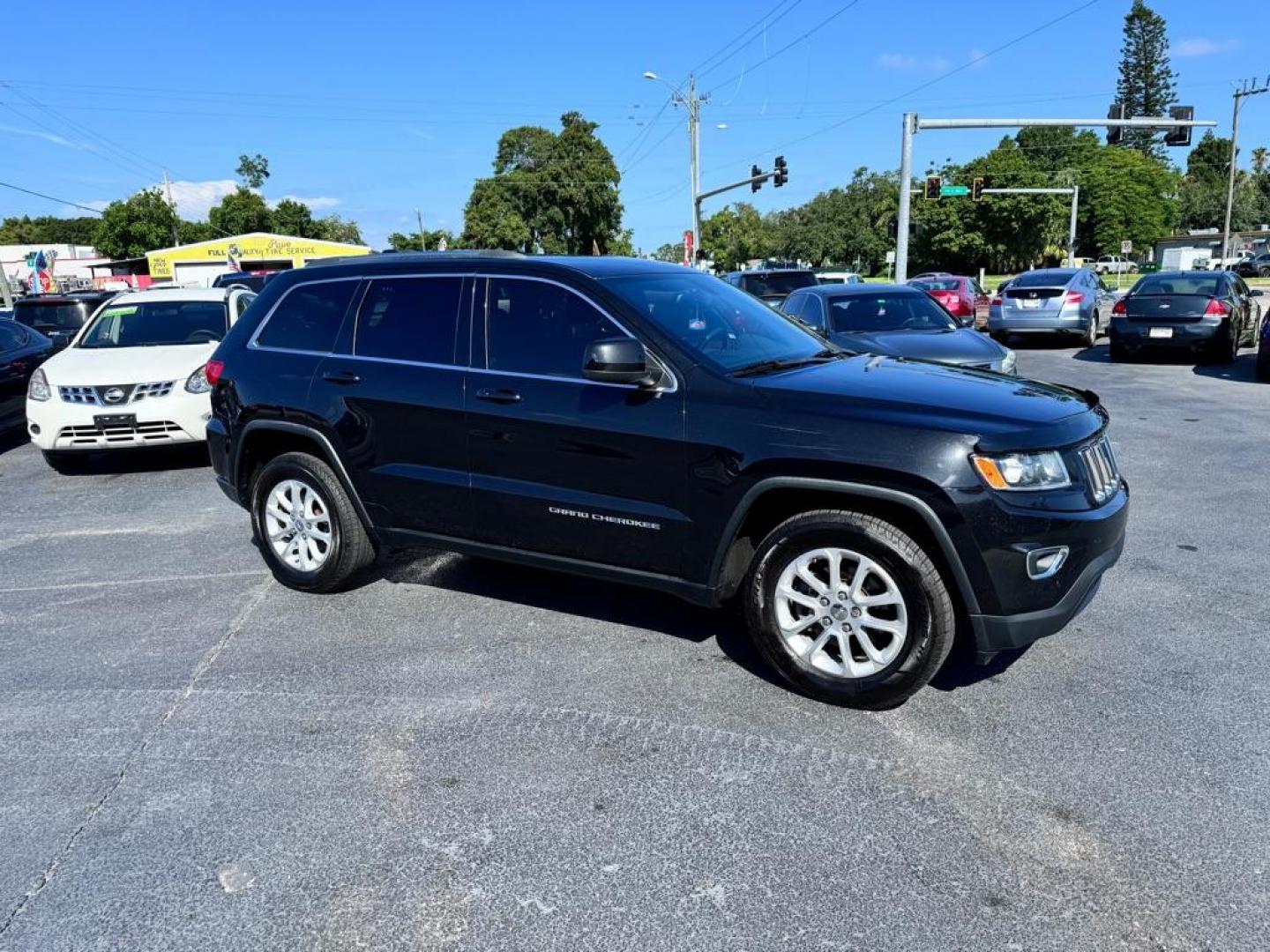 2015 BLACK JEEP GRAND CHEROKEE LAREDO (1C4RJFAG4FC) with an 3.6L engine, Automatic transmission, located at 2929 9th St. West, Bradenton, 34205, (941) 242-2810, 27.473591, -82.570679 - Photo#14