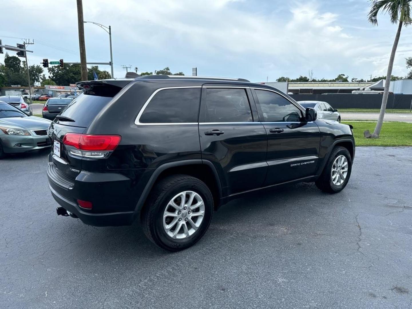 2015 BLACK JEEP GRAND CHEROKEE LAREDO (1C4RJFAG4FC) with an 3.6L engine, Automatic transmission, located at 2929 9th St. West, Bradenton, 34205, (941) 242-2810, 27.473591, -82.570679 - Photo#7