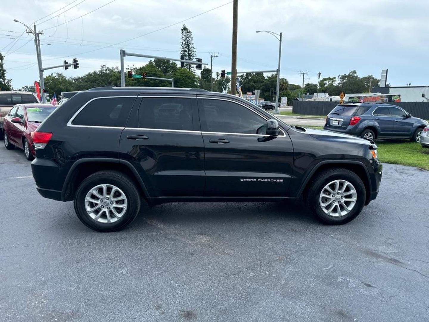 2015 BLACK JEEP GRAND CHEROKEE LAREDO (1C4RJFAG4FC) with an 3.6L engine, Automatic transmission, located at 2929 9th St. West, Bradenton, 34205, (941) 242-2810, 27.473591, -82.570679 - Photo#8
