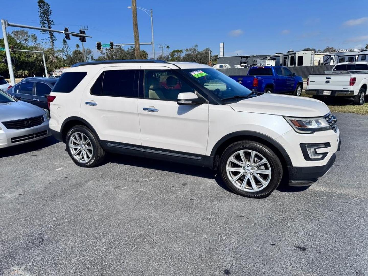 2017 WHITE FORD EXPLORER LIMITED (1FM5K8F85HG) with an 3.5L engine, Automatic transmission, located at 2929 9th St. West, Bradenton, 34205, (941) 242-2810, 27.473591, -82.570679 - Photo#0