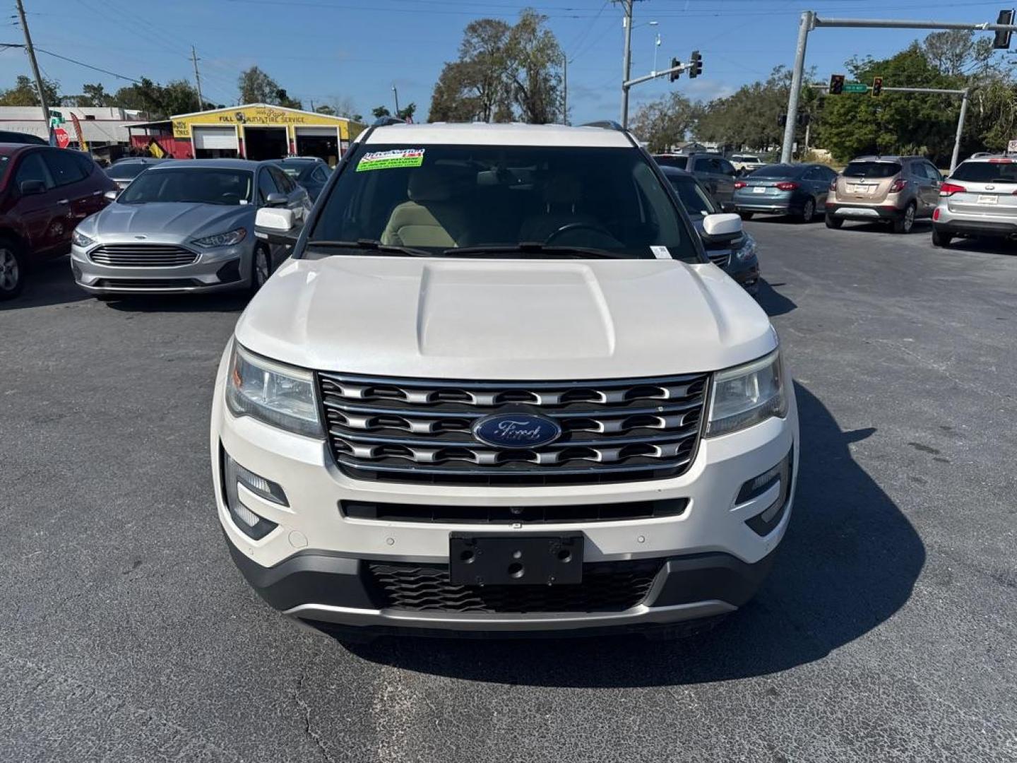 2017 WHITE FORD EXPLORER LIMITED (1FM5K8F85HG) with an 3.5L engine, Automatic transmission, located at 2929 9th St. West, Bradenton, 34205, (941) 242-2810, 27.473591, -82.570679 - Photo#2