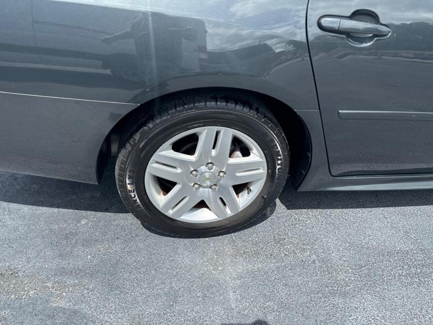 2014 GRAY CHEVROLET IMPALA LIMITED LT (2G1WB5E31E1) with an 3.6L engine, Automatic transmission, located at 2929 9th St. West, Bradenton, 34205, (941) 242-2810, 27.473591, -82.570679 - Thanks for inquring into DriveNation USA! All vehicles listed can be viewed at www.drivenationusa.com for vehicle history reports and additonal info. We cannot quote any terms such as down payments or monthly payments without an application. You can apply directly at www.drivenationusa.com or by con - Photo#9