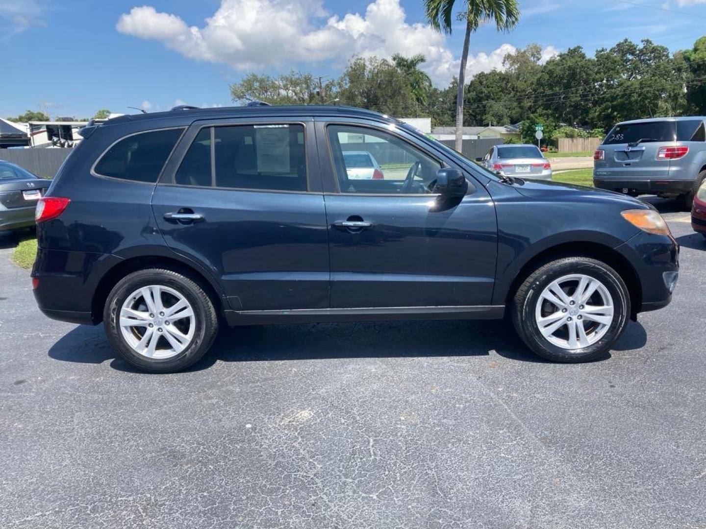 2010 BLACK HYUNDAI SANTA FE LIMITED (5NMSK3AB5AH) with an 2.4L engine, Automatic transmission, located at 2929 9th St. West, Bradenton, 34205, (941) 242-2810, 27.473591, -82.570679 - Thanks for inquring into DriveNation USA! All vehicles listed can be viewed at www.drivenationusa.com for vehicle history reports and additonal info. We cannot quote any terms such as down payments or monthly payments without an application. You can apply directly at www.drivenationusa.com or by con - Photo#2