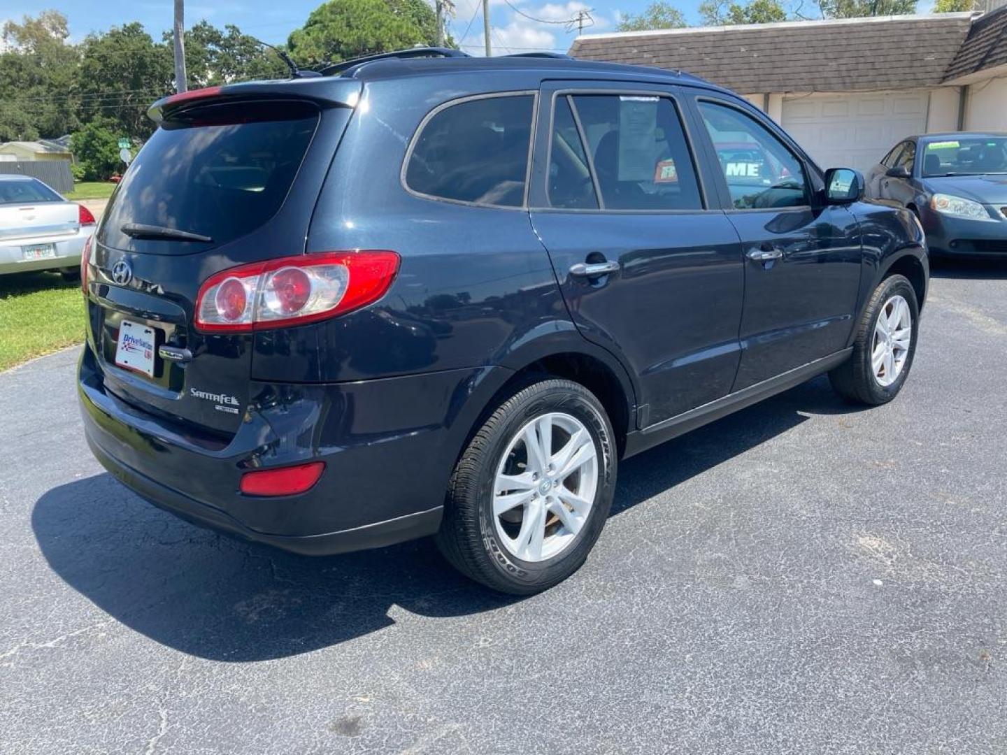 2010 BLACK HYUNDAI SANTA FE LIMITED (5NMSK3AB5AH) with an 2.4L engine, Automatic transmission, located at 2929 9th St. West, Bradenton, 34205, (941) 242-2810, 27.473591, -82.570679 - Thanks for inquring into DriveNation USA! All vehicles listed can be viewed at www.drivenationusa.com for vehicle history reports and additonal info. We cannot quote any terms such as down payments or monthly payments without an application. You can apply directly at www.drivenationusa.com or by con - Photo#3