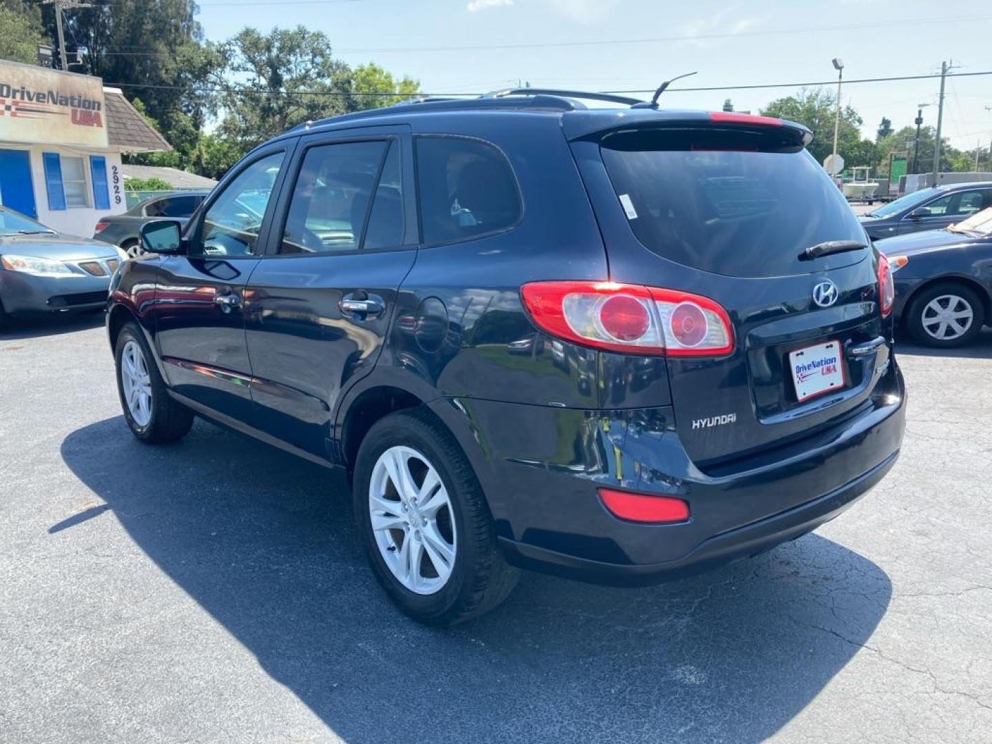 2010 BLACK HYUNDAI SANTA FE LIMITED (5NMSK3AB5AH) with an 2.4L engine, Automatic transmission, located at 2929 9th St. West, Bradenton, 34205, (941) 242-2810, 27.473591, -82.570679 - Thanks for inquring into DriveNation USA! All vehicles listed can be viewed at www.drivenationusa.com for vehicle history reports and additonal info. We cannot quote any terms such as down payments or monthly payments without an application. You can apply directly at www.drivenationusa.com or by con - Photo#5