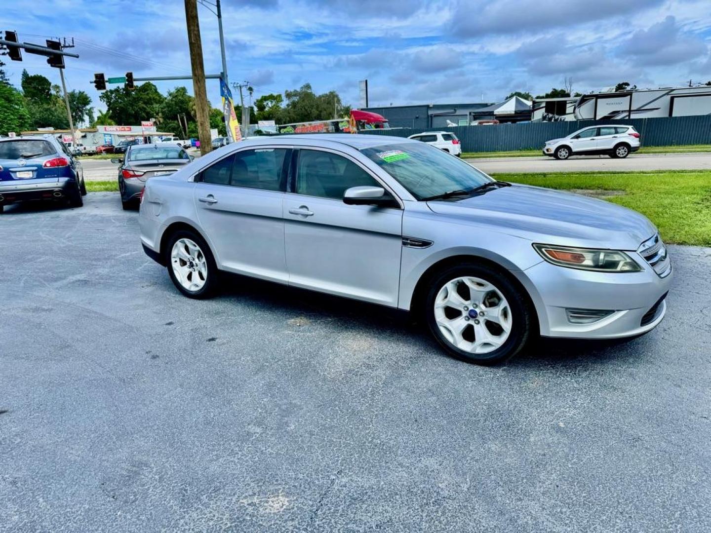 2010 SILVER FORD TAURUS SEL (1FAHP2EWXAG) with an 3.5L engine, Automatic transmission, located at 2929 9th St. West, Bradenton, 34205, (941) 242-2810, 27.473591, -82.570679 - Photo#15