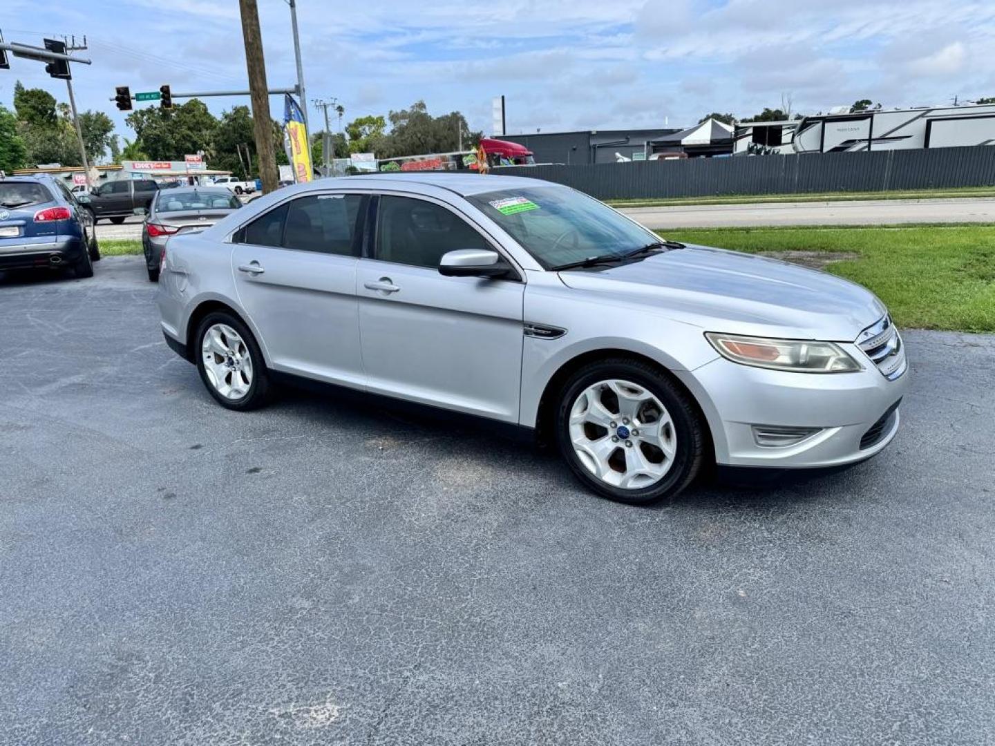 2010 SILVER FORD TAURUS SEL (1FAHP2EWXAG) with an 3.5L engine, Automatic transmission, located at 2929 9th St. West, Bradenton, 34205, (941) 242-2810, 27.473591, -82.570679 - Photo#16