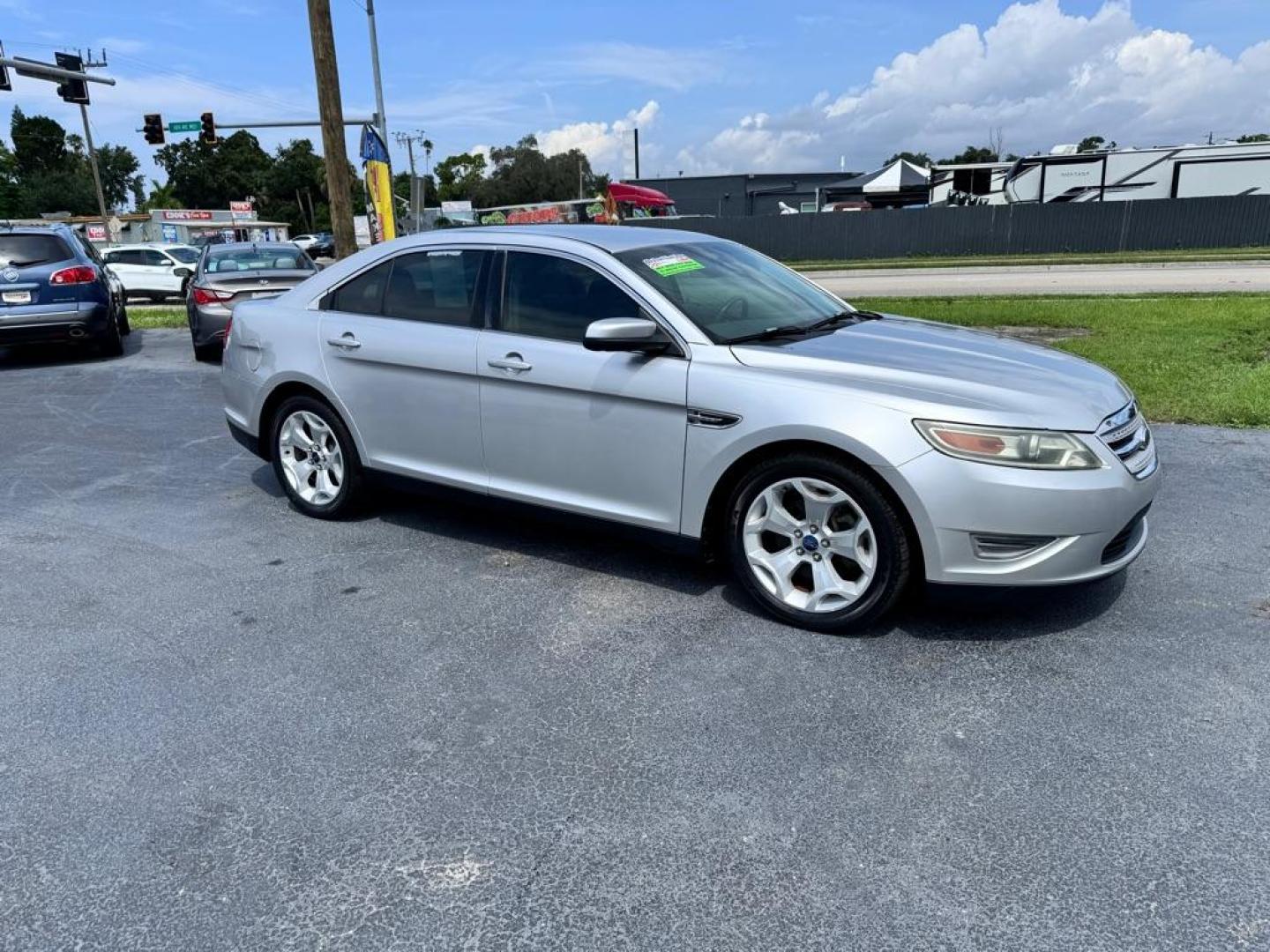 2010 SILVER FORD TAURUS SEL (1FAHP2EWXAG) with an 3.5L engine, Automatic transmission, located at 2929 9th St. West, Bradenton, 34205, (941) 242-2810, 27.473591, -82.570679 - Photo#19