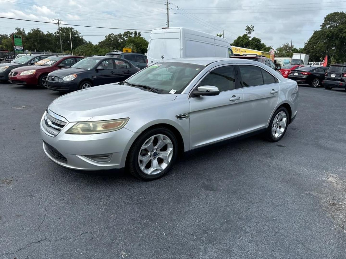 2010 SILVER FORD TAURUS SEL (1FAHP2EWXAG) with an 3.5L engine, Automatic transmission, located at 2929 9th St. West, Bradenton, 34205, (941) 242-2810, 27.473591, -82.570679 - Photo#5