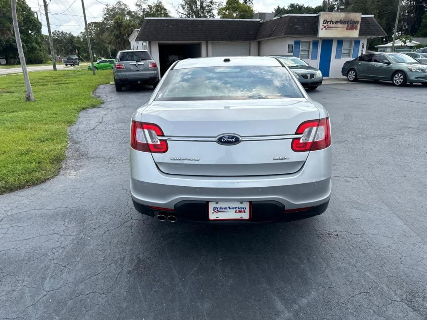 2010 SILVER FORD TAURUS SEL (1FAHP2EWXAG) with an 3.5L engine, Automatic transmission, located at 2929 9th St. West, Bradenton, 34205, (941) 242-2810, 27.473591, -82.570679 - Photo#7