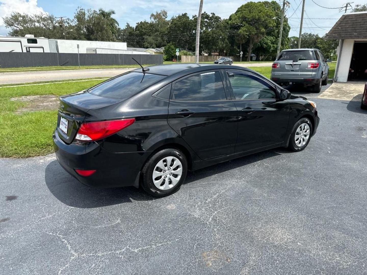 2016 BLACK HYUNDAI ACCENT SE (KMHCT4AE9GU) with an 1.6L engine, Automatic transmission, located at 2929 9th St. West, Bradenton, 34205, (941) 242-2810, 27.473591, -82.570679 - Photo#7