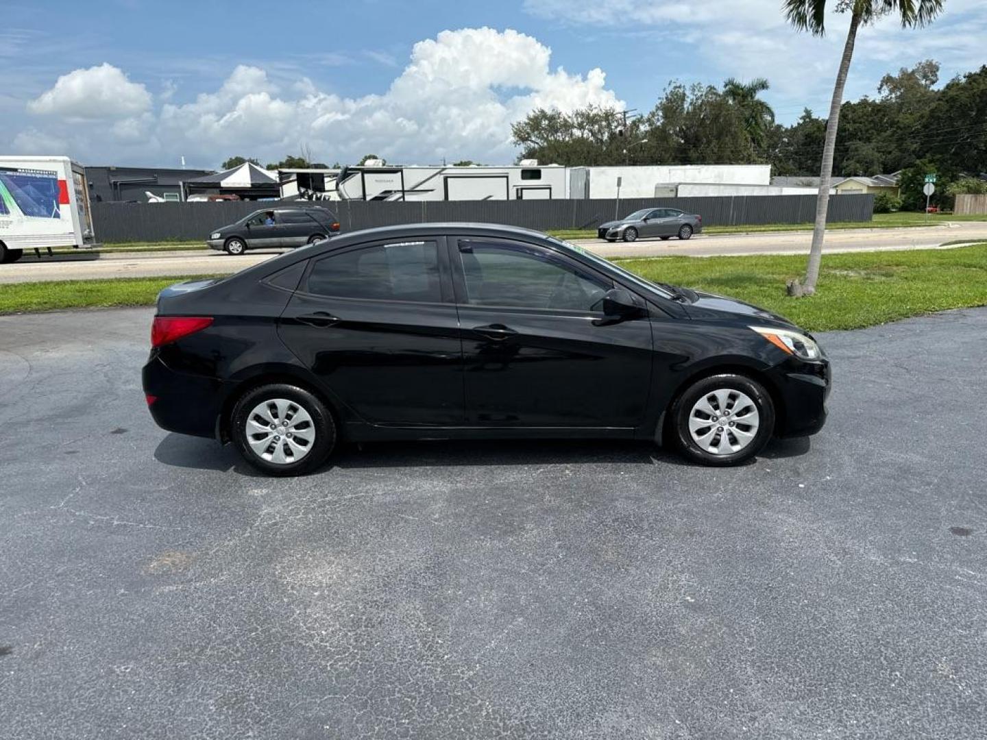 2016 BLACK HYUNDAI ACCENT SE (KMHCT4AE9GU) with an 1.6L engine, Automatic transmission, located at 2929 9th St. West, Bradenton, 34205, (941) 242-2810, 27.473591, -82.570679 - Photo#8