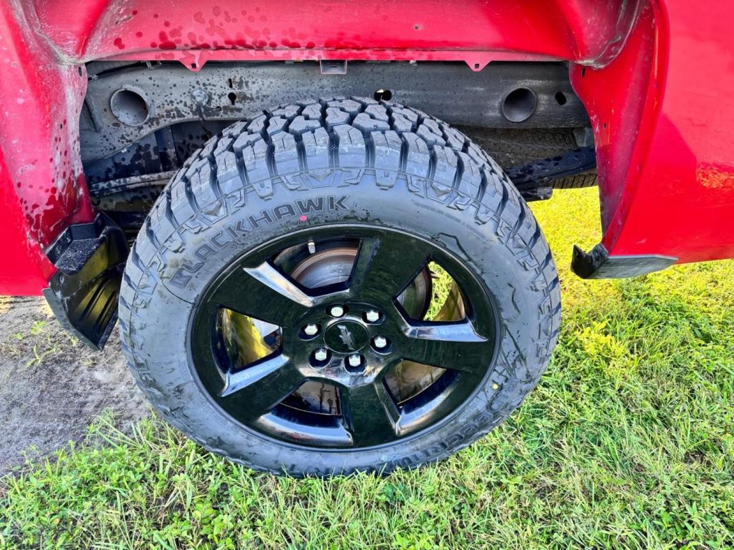 2018 RED CHEVROLET SILVERADO 1500 CUSTOM (1GCRCPEH9JZ) with an 4.3L engine, Automatic transmission, located at 2929 9th St. West, Bradenton, 34205, (941) 242-2810, 27.473591, -82.570679 - Thanks for inquring into DriveNation USA! All vehicles listed can be viewed at www.drivenationusa.com for vehicle history reports and additonal info. We cannot quote any terms such as down payments or monthly payments without an application. You can apply directly at www.drivenationusa.com or by con - Photo#15