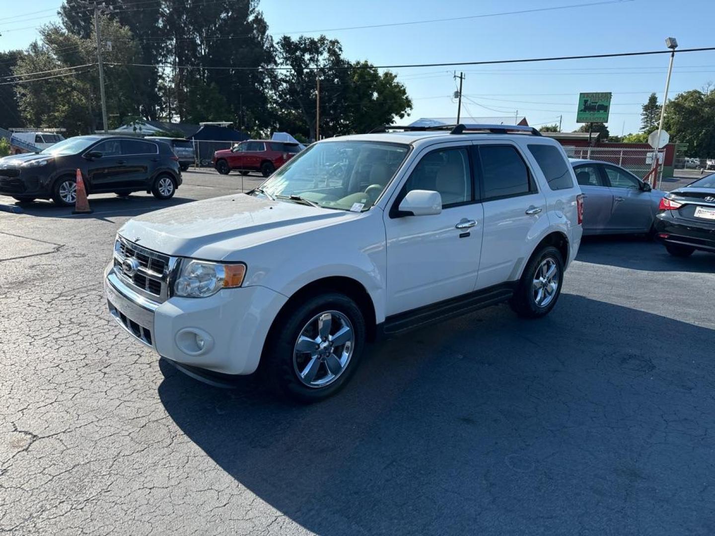 2011 WHITE FORD ESCAPE LIMITED (1FMCU9EG3BK) with an 3.0L engine, Automatic transmission, located at 2929 9th St. West, Bradenton, 34205, (941) 242-2810, 27.473591, -82.570679 - Thanks for inquring into DriveNation USA! All vehicles listed can be viewed at www.drivenationusa.com for vehicle history reports and additonal info. We cannot quote any terms such as down payments or monthly payments without an application. You can apply directly at www.drivenationusa.com or by con - Photo#3