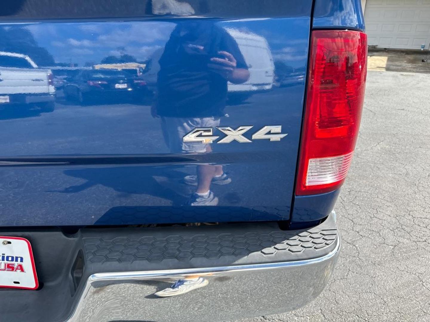 2011 BLUE DODGE RAM 1500 (1D7RV1CT7BS) with an 5.7L engine, Automatic transmission, located at 2929 9th St. West, Bradenton, 34205, (941) 242-2810, 27.473591, -82.570679 - Thanks for inquring into DriveNation USA! All vehicles listed can be viewed at www.drivenationusa.com for vehicle history reports and additonal info. We cannot quote any terms such as down payments or monthly payments without an application. You can apply directly at www.drivenationusa.com or by con - Photo#10