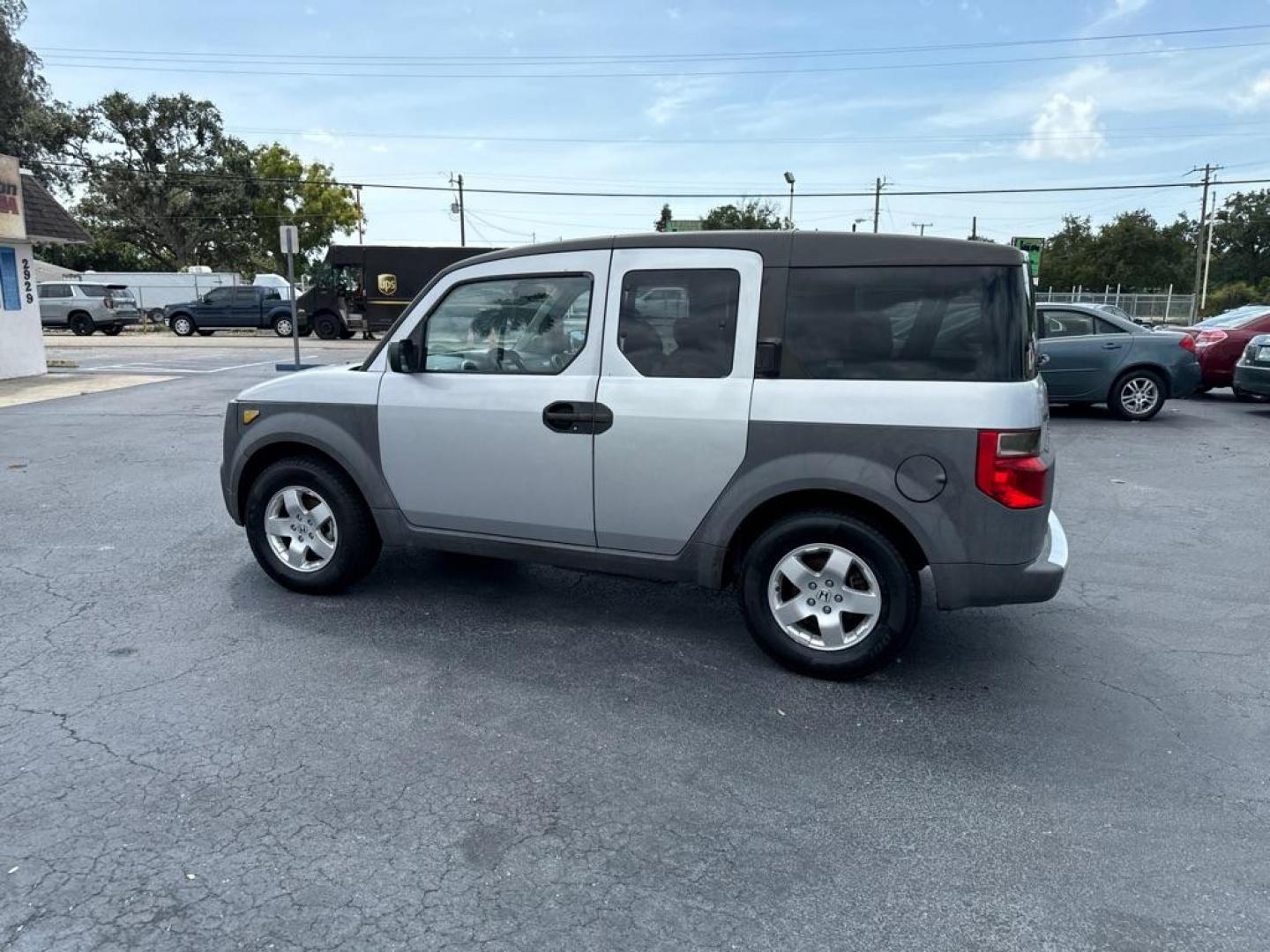 2003 SILVER HONDA ELEMENT EX (5J6YH286X3L) with an 2.4L engine, Automatic transmission, located at 2929 9th St. West, Bradenton, 34205, (941) 242-2810, 27.473591, -82.570679 - Thanks for inquring into DriveNation USA! All vehicles listed can be viewed at www.drivenationusa.com for vehicle history reports and additonal info. We cannot quote any terms such as down payments or monthly payments without an application. You can apply directly at www.drivenationusa.com or by con - Photo#5
