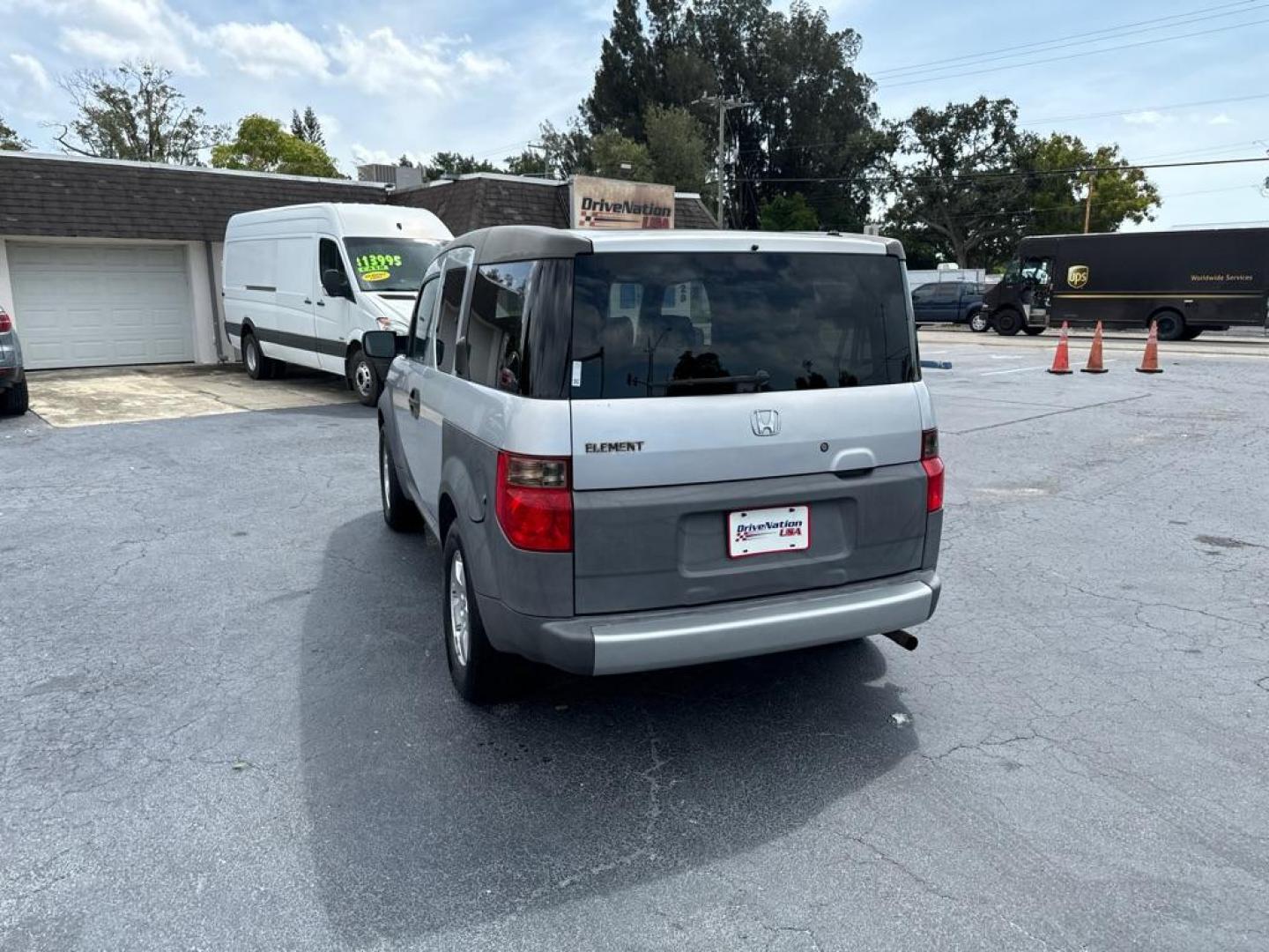 2003 SILVER HONDA ELEMENT EX (5J6YH286X3L) with an 2.4L engine, Automatic transmission, located at 2929 9th St. West, Bradenton, 34205, (941) 242-2810, 27.473591, -82.570679 - Thanks for inquring into DriveNation USA! All vehicles listed can be viewed at www.drivenationusa.com for vehicle history reports and additonal info. We cannot quote any terms such as down payments or monthly payments without an application. You can apply directly at www.drivenationusa.com or by con - Photo#6