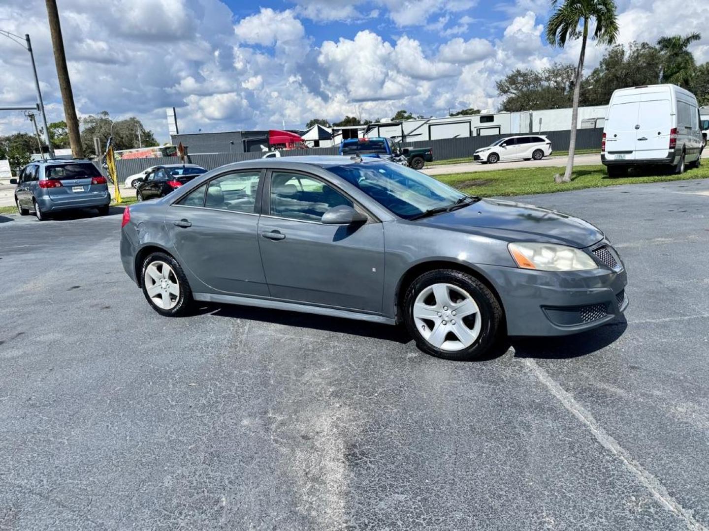 2009 GRAY PONTIAC G6 G6 (1G2ZJ57B694) with an 2.4L engine, Automatic transmission, located at 2929 9th St. West, Bradenton, 34205, (941) 242-2810, 27.473591, -82.570679 - Photo#0