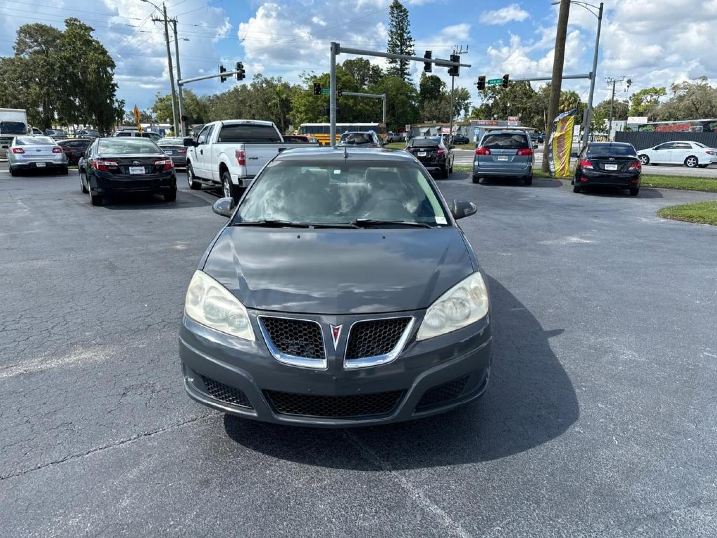 2009 GRAY PONTIAC G6 G6 (1G2ZJ57B694) with an 2.4L engine, Automatic transmission, located at 2929 9th St. West, Bradenton, 34205, (941) 242-2810, 27.473591, -82.570679 - Photo#2