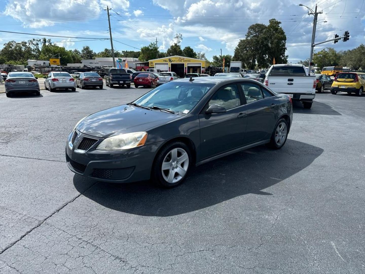 2009 GRAY PONTIAC G6 G6 (1G2ZJ57B694) with an 2.4L engine, Automatic transmission, located at 2929 9th St. West, Bradenton, 34205, (941) 242-2810, 27.473591, -82.570679 - Photo#3