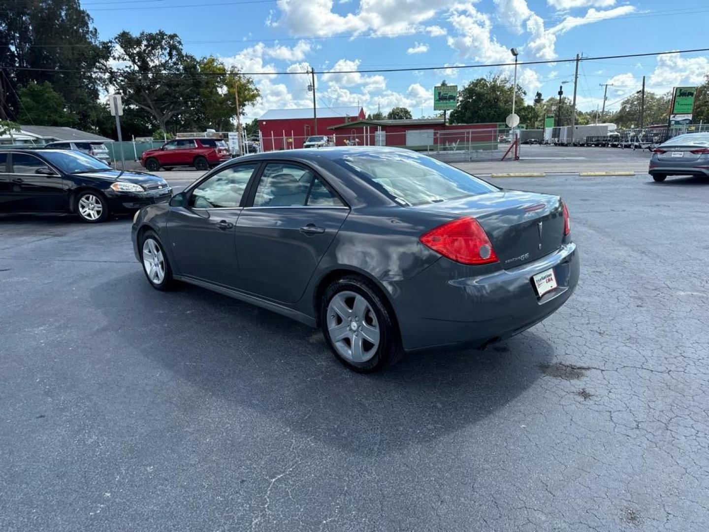 2009 GRAY PONTIAC G6 G6 (1G2ZJ57B694) with an 2.4L engine, Automatic transmission, located at 2929 9th St. West, Bradenton, 34205, (941) 242-2810, 27.473591, -82.570679 - Photo#5