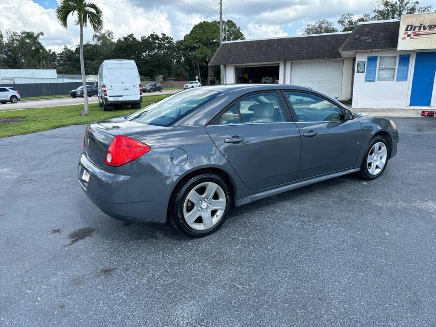 2009 GRAY PONTIAC G6 G6 (1G2ZJ57B694) with an 2.4L engine, Automatic transmission, located at 2929 9th St. West, Bradenton, 34205, (941) 242-2810, 27.473591, -82.570679 - Photo#7