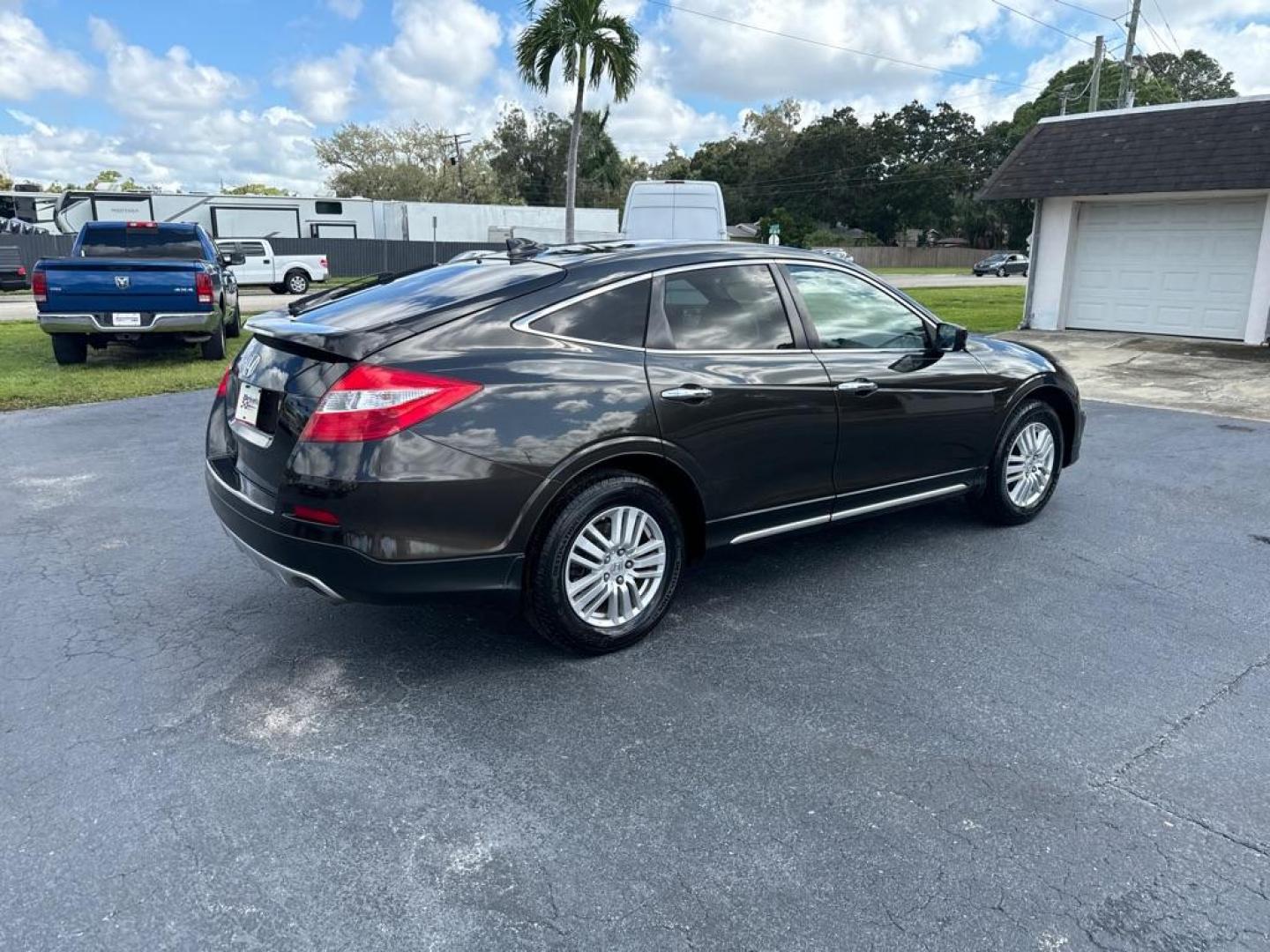 2015 BROWN HONDA CROSSTOUR EX (5J6TF3H39FL) with an 2.4L engine, Automatic transmission, located at 2929 9th St. West, Bradenton, 34205, (941) 242-2810, 27.473591, -82.570679 - Thanks for inquring into DriveNation USA! All vehicles listed can be viewed at www.drivenationusa.com for vehicle history reports and additonal info. We cannot quote any terms such as down payments or monthly payments without an application. You can apply directly at www.drivenationusa.com or by con - Photo#7