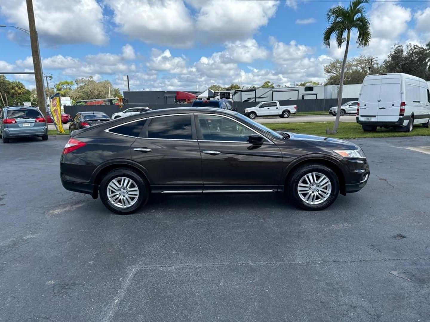2015 BROWN HONDA CROSSTOUR EX (5J6TF3H39FL) with an 2.4L engine, Automatic transmission, located at 2929 9th St. West, Bradenton, 34205, (941) 242-2810, 27.473591, -82.570679 - Thanks for inquring into DriveNation USA! All vehicles listed can be viewed at www.drivenationusa.com for vehicle history reports and additonal info. We cannot quote any terms such as down payments or monthly payments without an application. You can apply directly at www.drivenationusa.com or by con - Photo#8