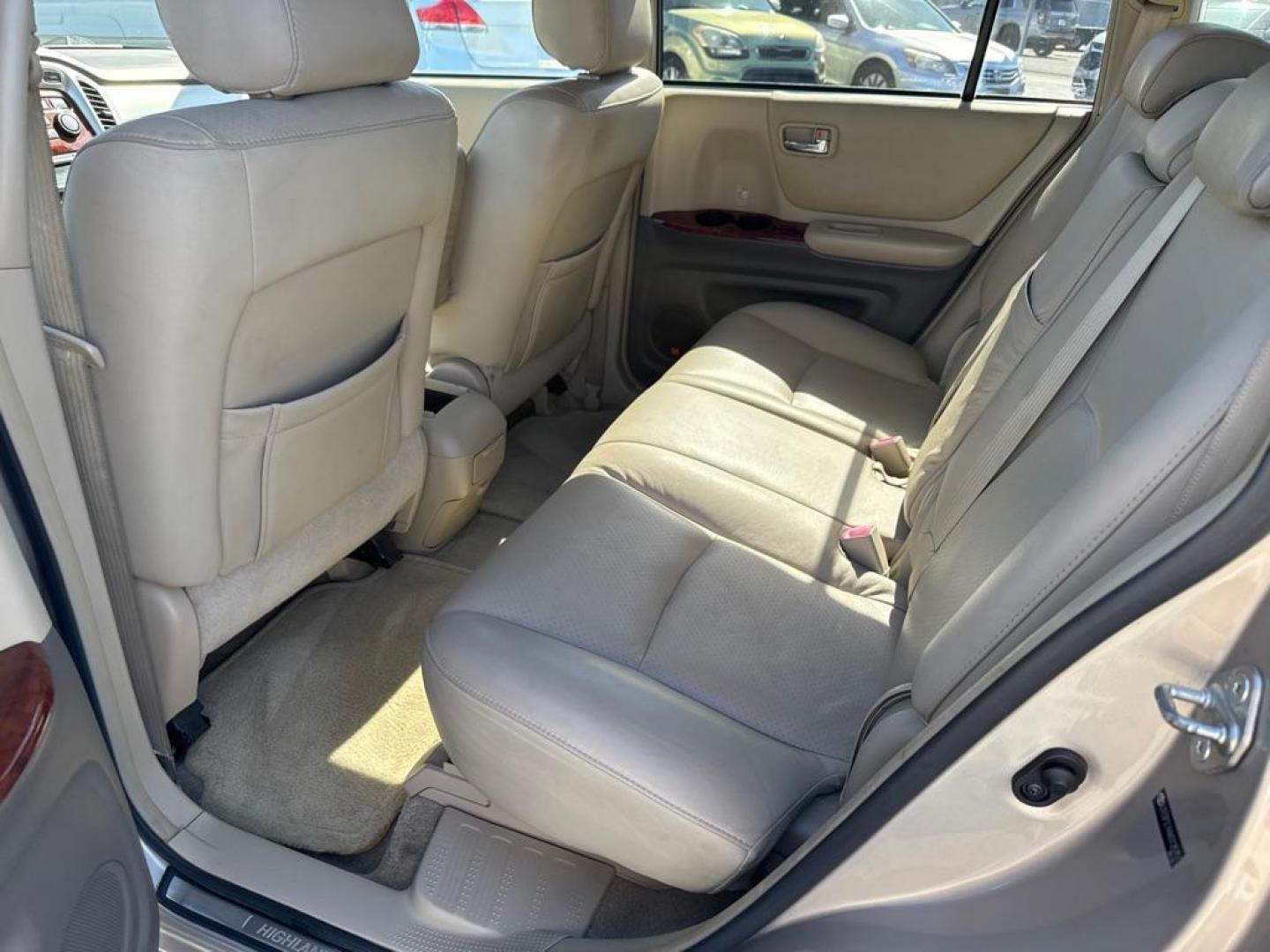 2006 GOLD TOYOTA HIGHLANDER LIMITED (JTEDP21A460) with an 3.3L engine, Automatic transmission, located at 2929 9th St. West, Bradenton, 34205, (941) 242-2810, 27.473591, -82.570679 - Thanks for inquring into DriveNation USA! All vehicles listed can be viewed at www.drivenationusa.com for vehicle history reports and additonal info. We cannot quote any terms such as down payments or monthly payments without an application. You can apply directly at www.drivenationusa.com or by con - Photo#12