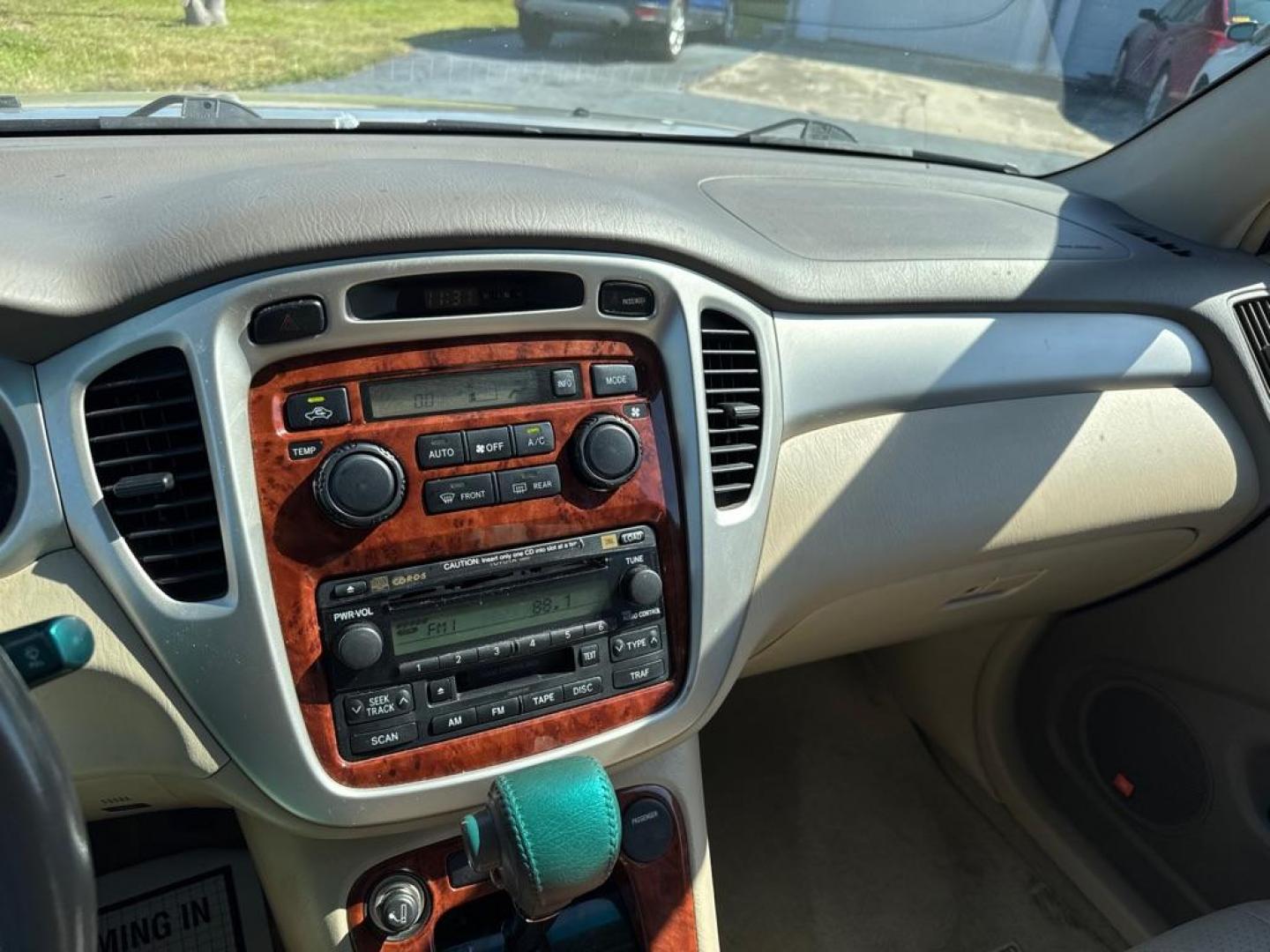 2006 GOLD TOYOTA HIGHLANDER LIMITED (JTEDP21A460) with an 3.3L engine, Automatic transmission, located at 2929 9th St. West, Bradenton, 34205, (941) 242-2810, 27.473591, -82.570679 - Thanks for inquring into DriveNation USA! All vehicles listed can be viewed at www.drivenationusa.com for vehicle history reports and additonal info. We cannot quote any terms such as down payments or monthly payments without an application. You can apply directly at www.drivenationusa.com or by con - Photo#15