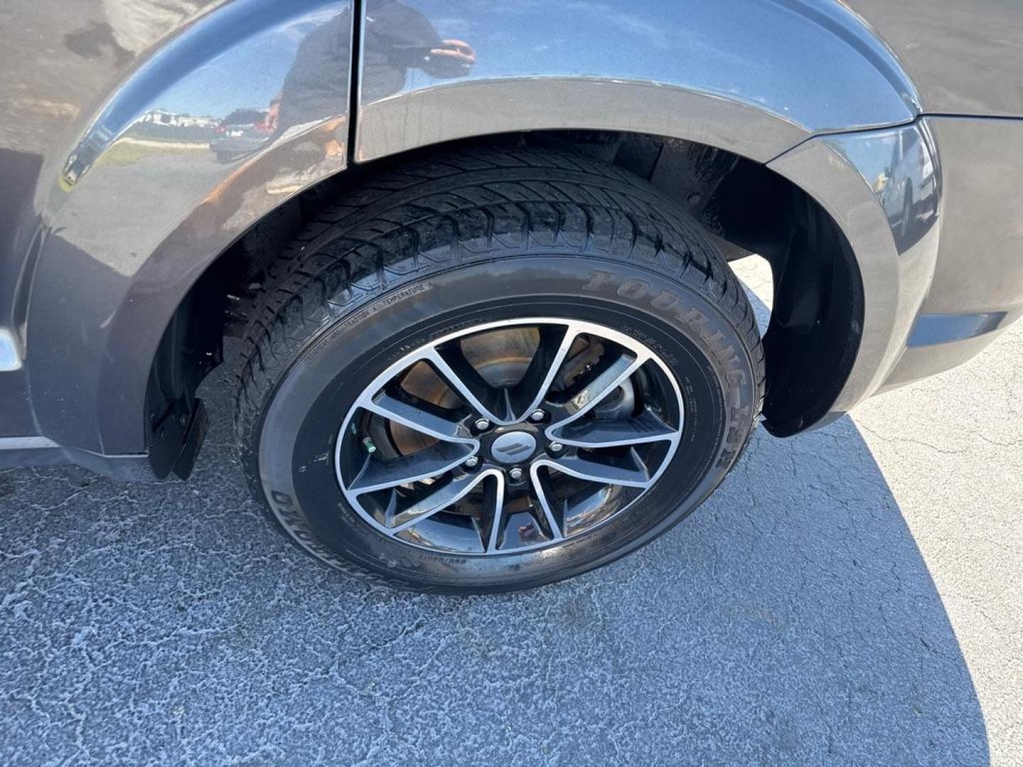 2018 GRAY DODGE JOURNEY CROSSROADS (3C4PDCAB0JT) with an 2.4L engine, Automatic transmission, located at 2929 9th St. West, Bradenton, 34205, (941) 242-2810, 27.473591, -82.570679 - Photo#9