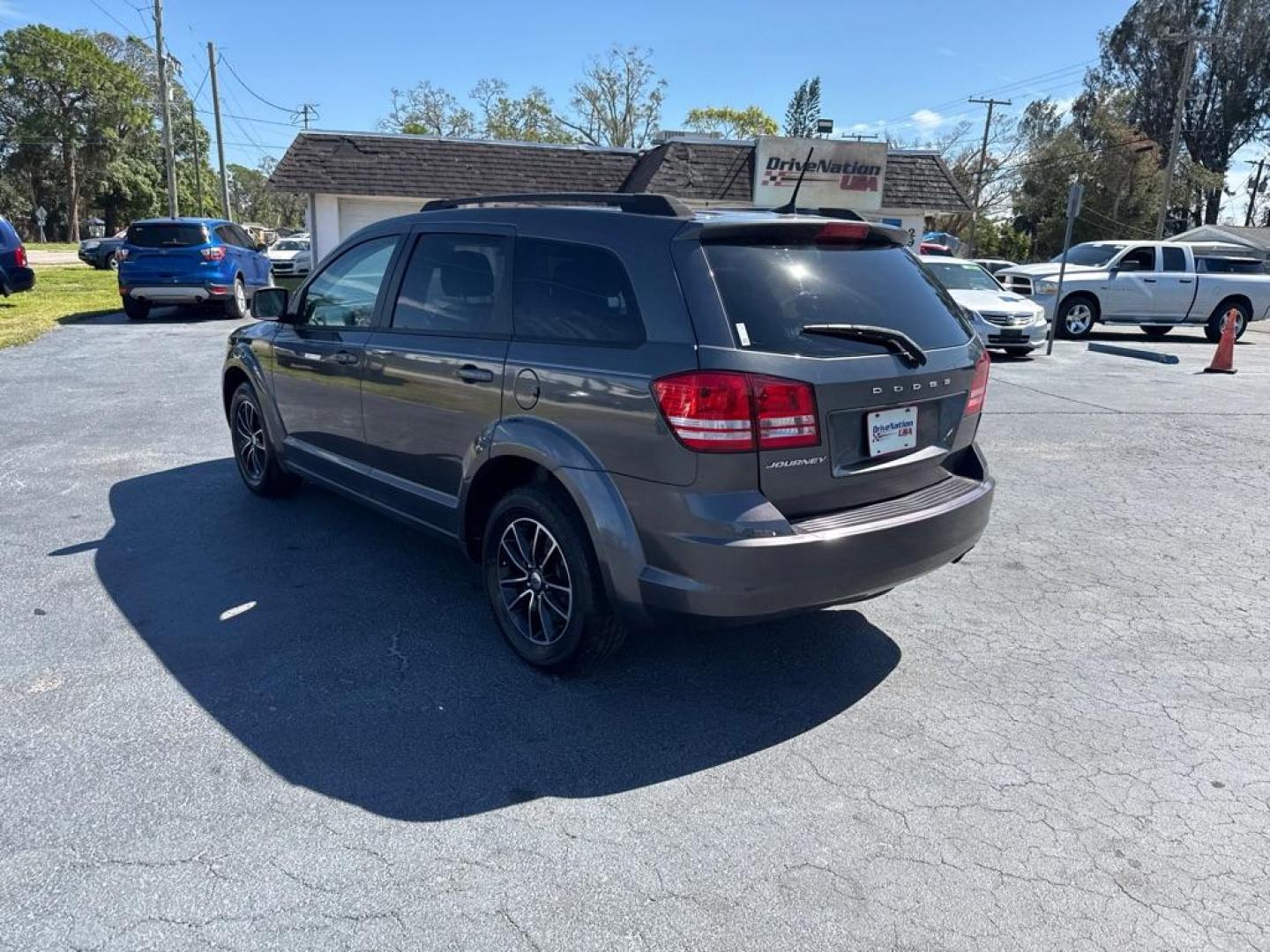 2018 GRAY DODGE JOURNEY CROSSROADS (3C4PDCAB0JT) with an 2.4L engine, Automatic transmission, located at 2929 9th St. West, Bradenton, 34205, (941) 242-2810, 27.473591, -82.570679 - Photo#5